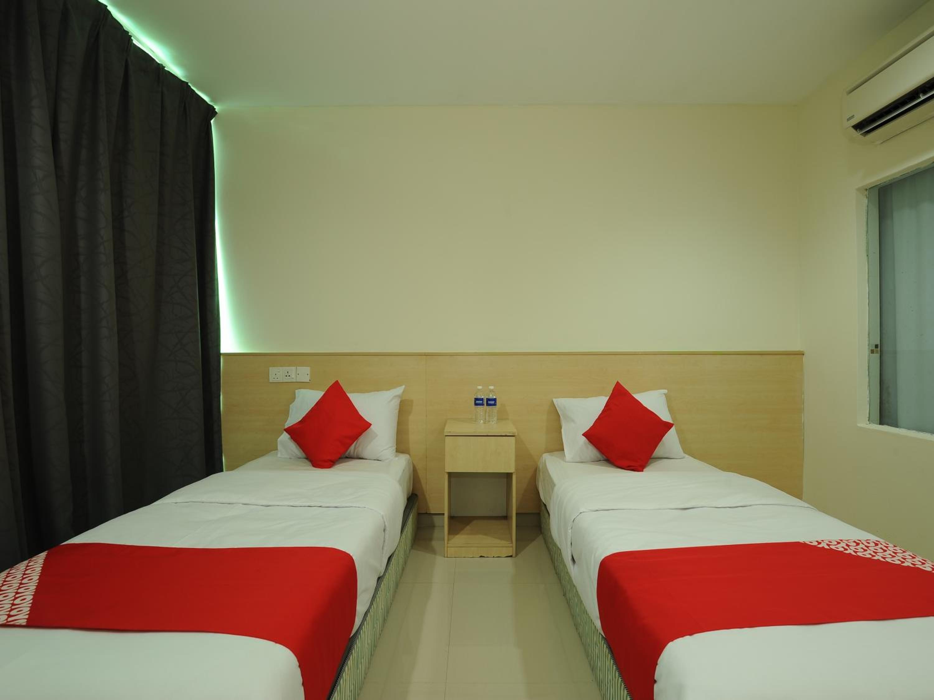 Deluxe Twin Room photo 2