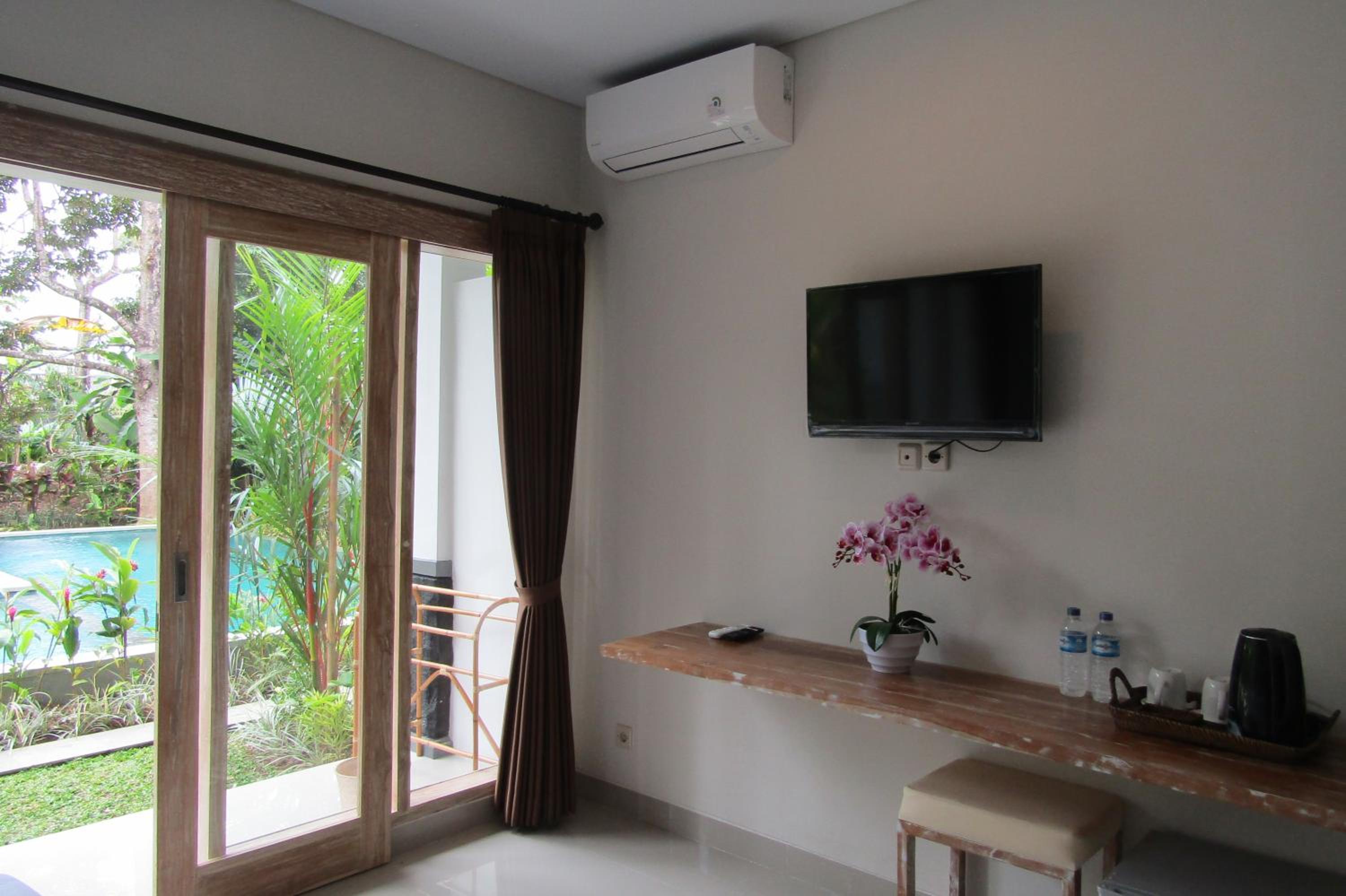 Deluxe Queen Suite - Photo 2