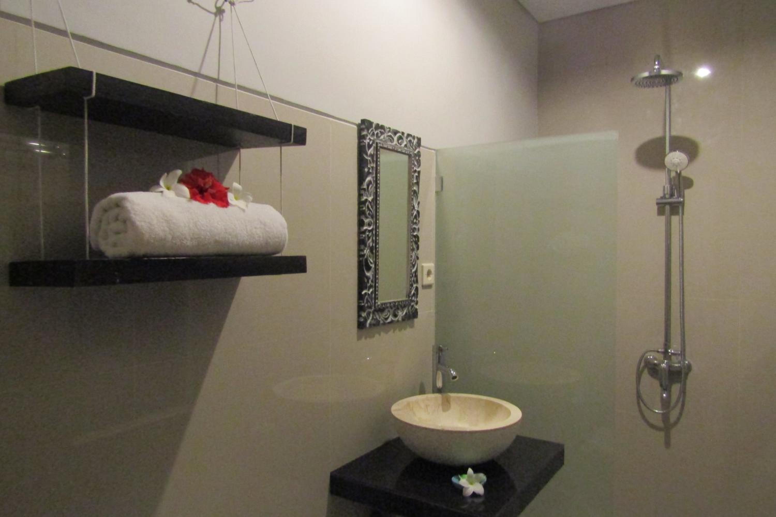 Deluxe Queen Suite - Photo 5