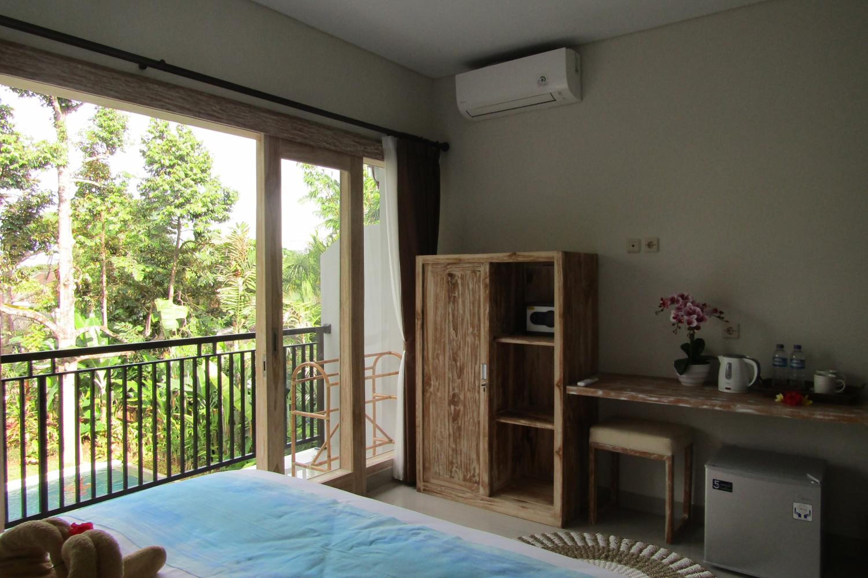 Deluxe Queen Suite - Photo 9