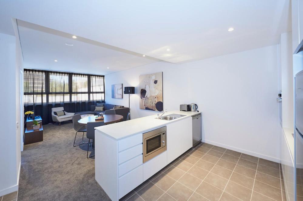 Accessible Executive One-Bedroom Apartment photo 2