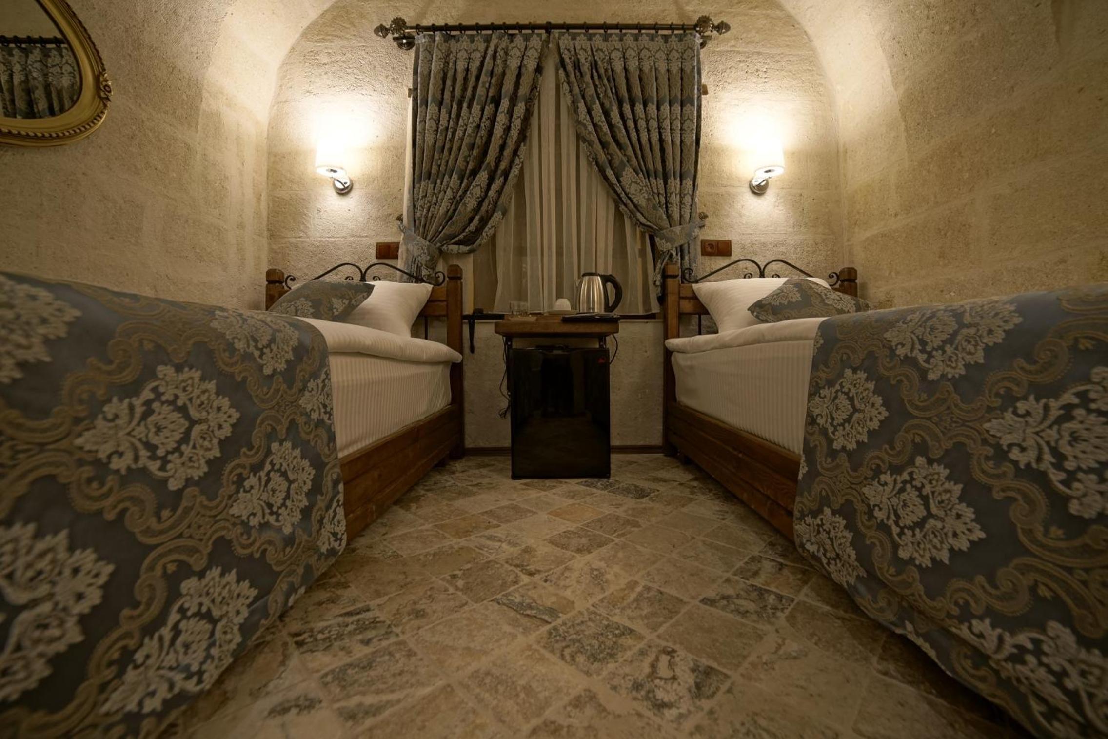 Economy Twin Room - Photo 1