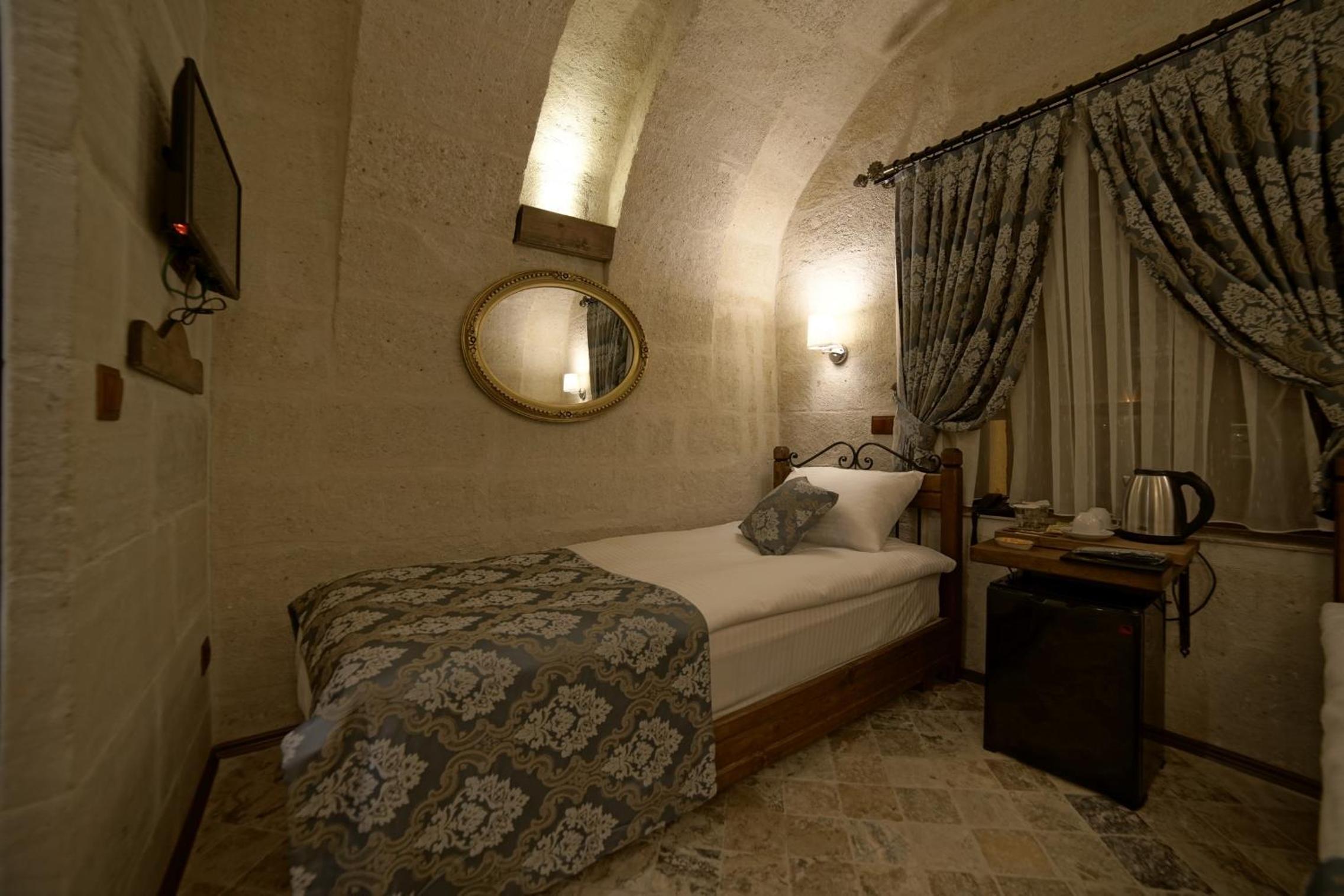 Economy Twin Room - Photo 2