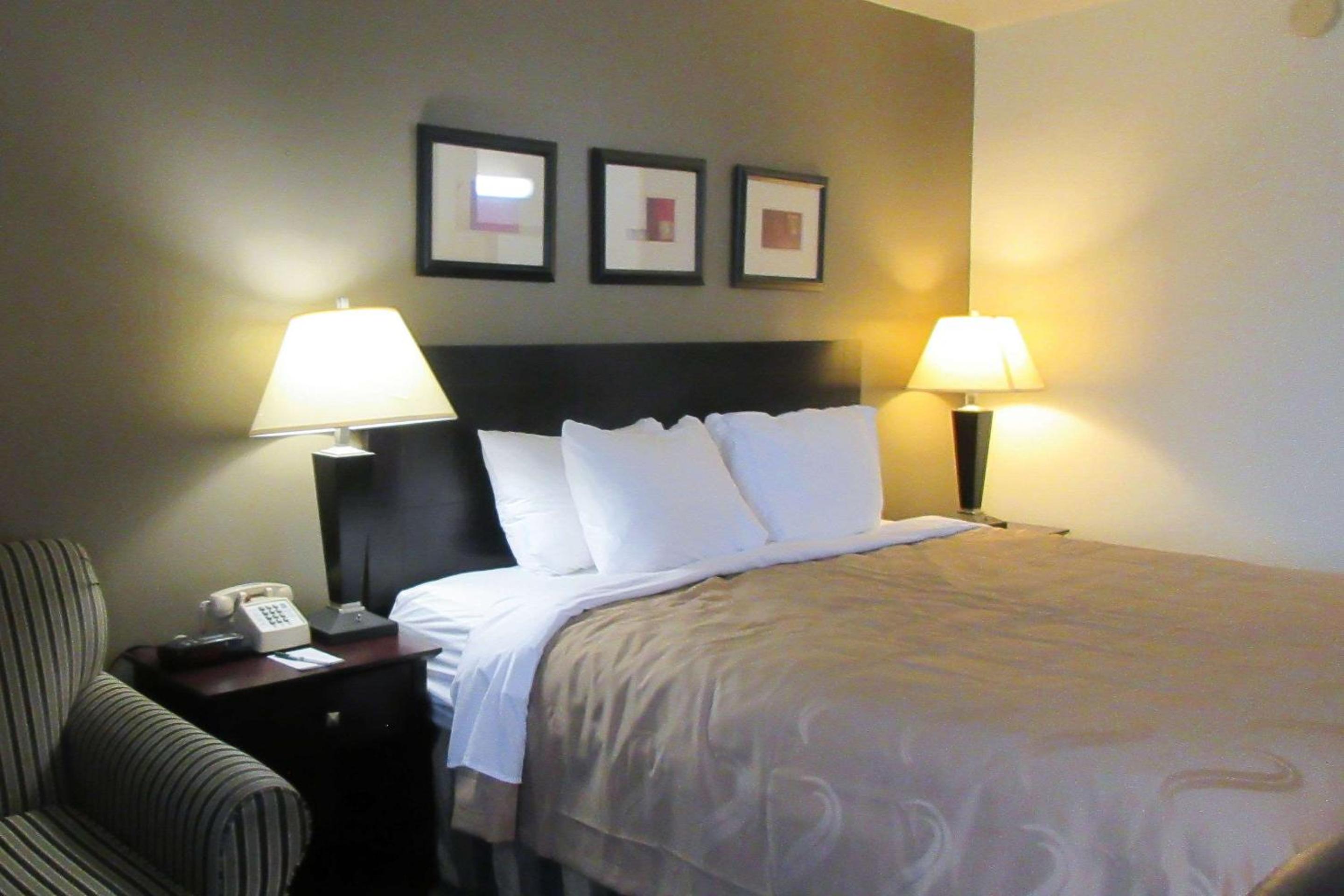 King Room - Non-Smoking - Photo 2