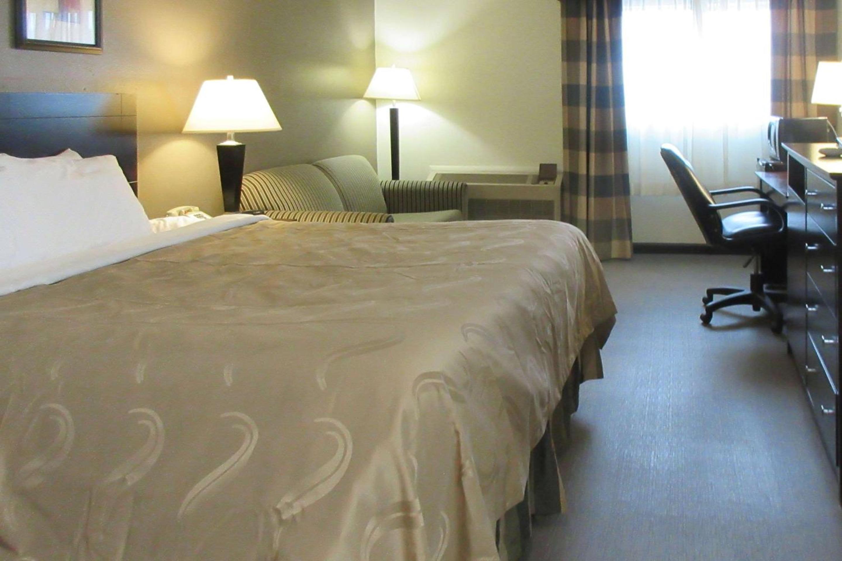 King Room - Non-Smoking - Photo 3