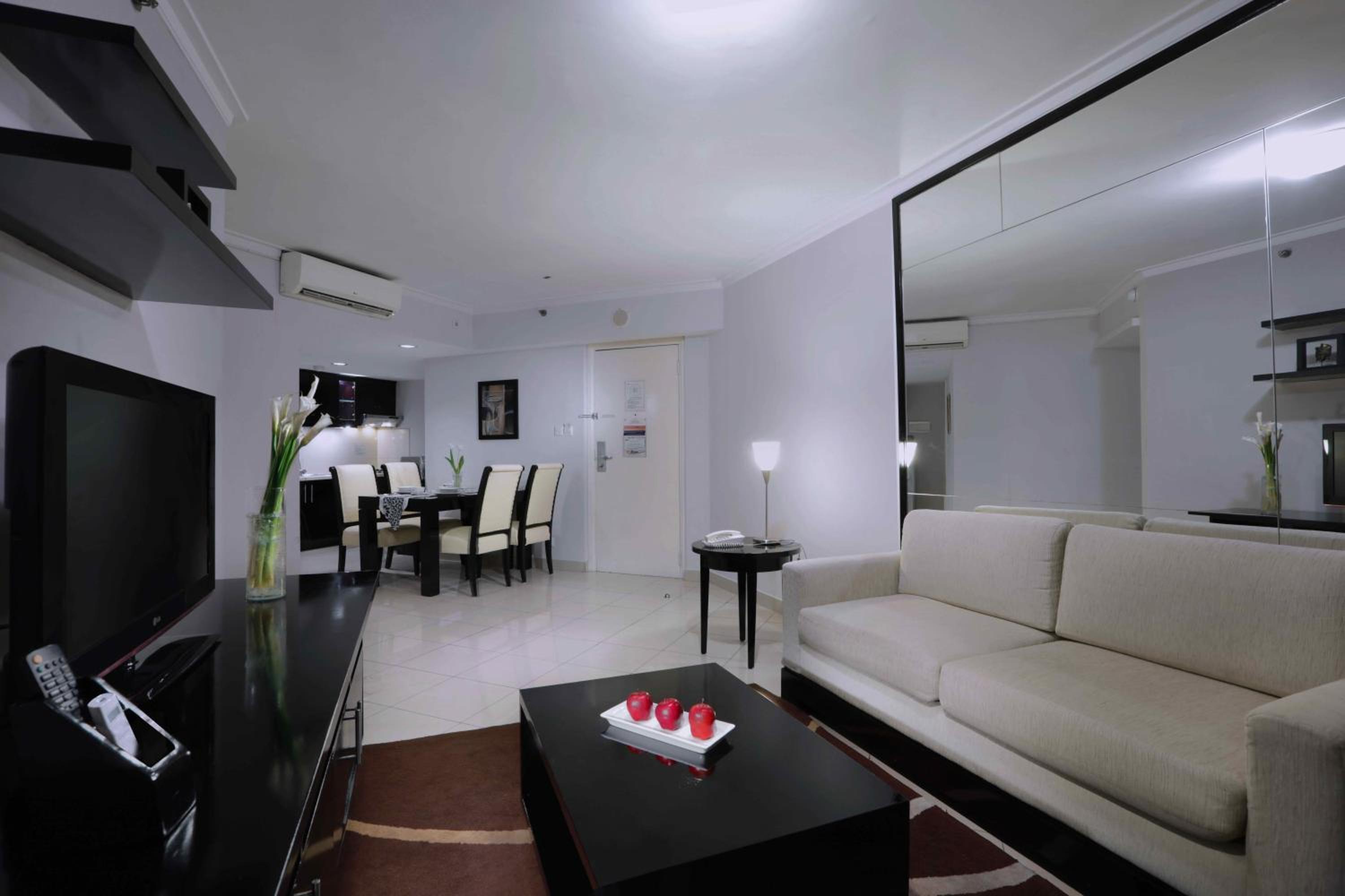 Business Suite - Photo 4