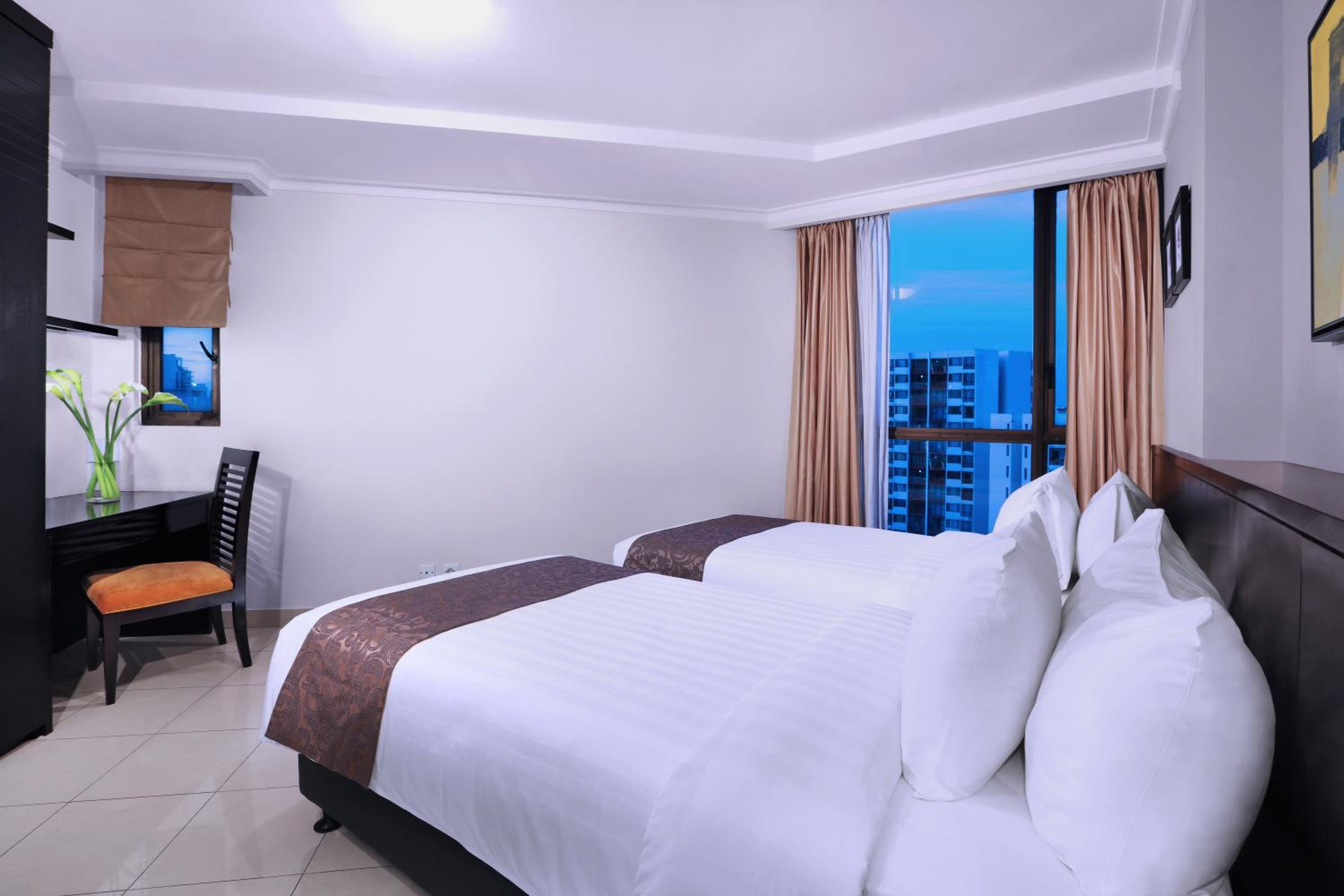 Business Suite - Photo 8