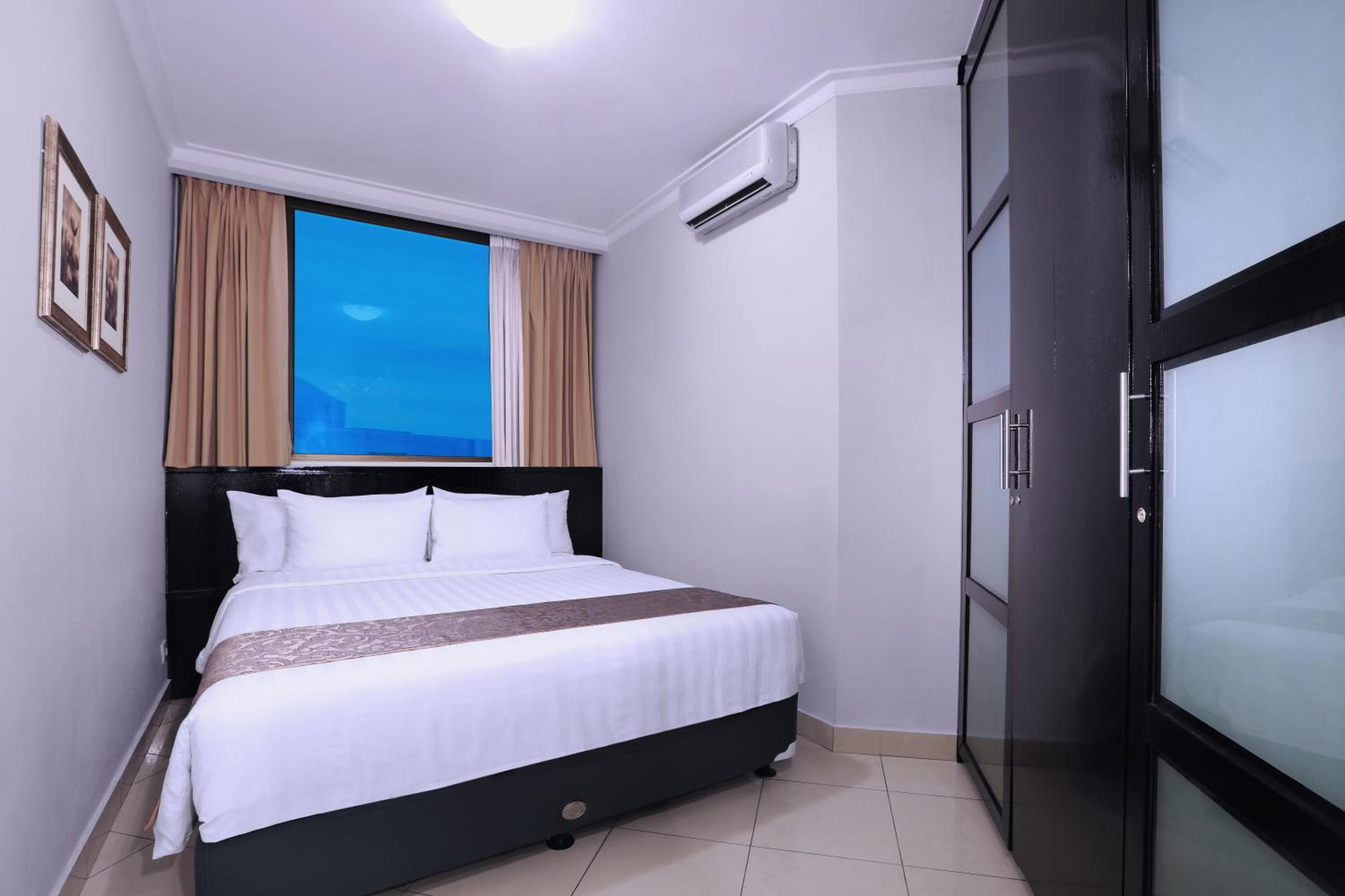 Business Suite - Photo 5
