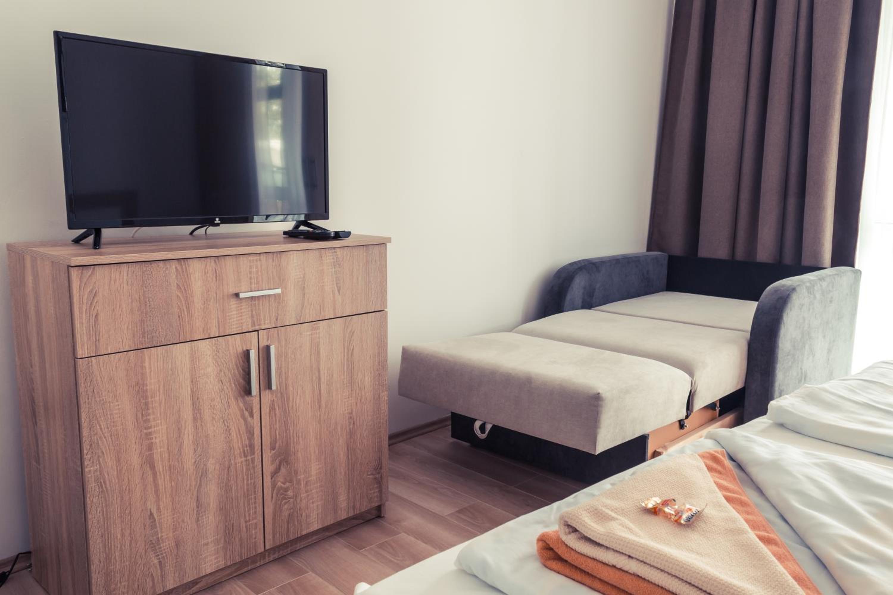 Studio Apartment - Photo 18