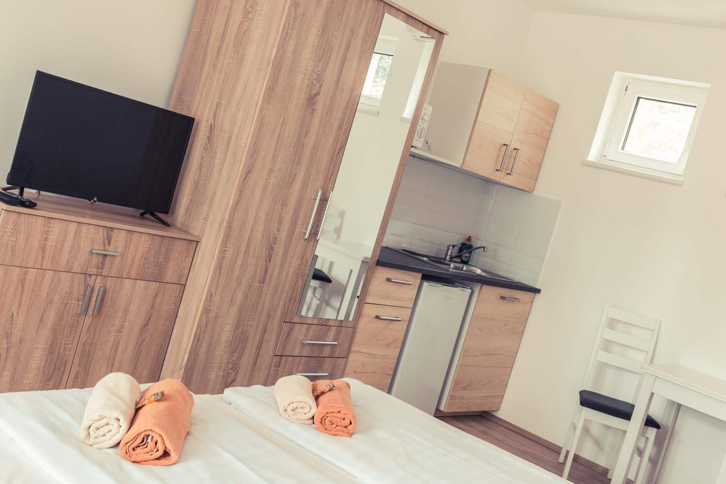 Studio Apartment - Photo 19