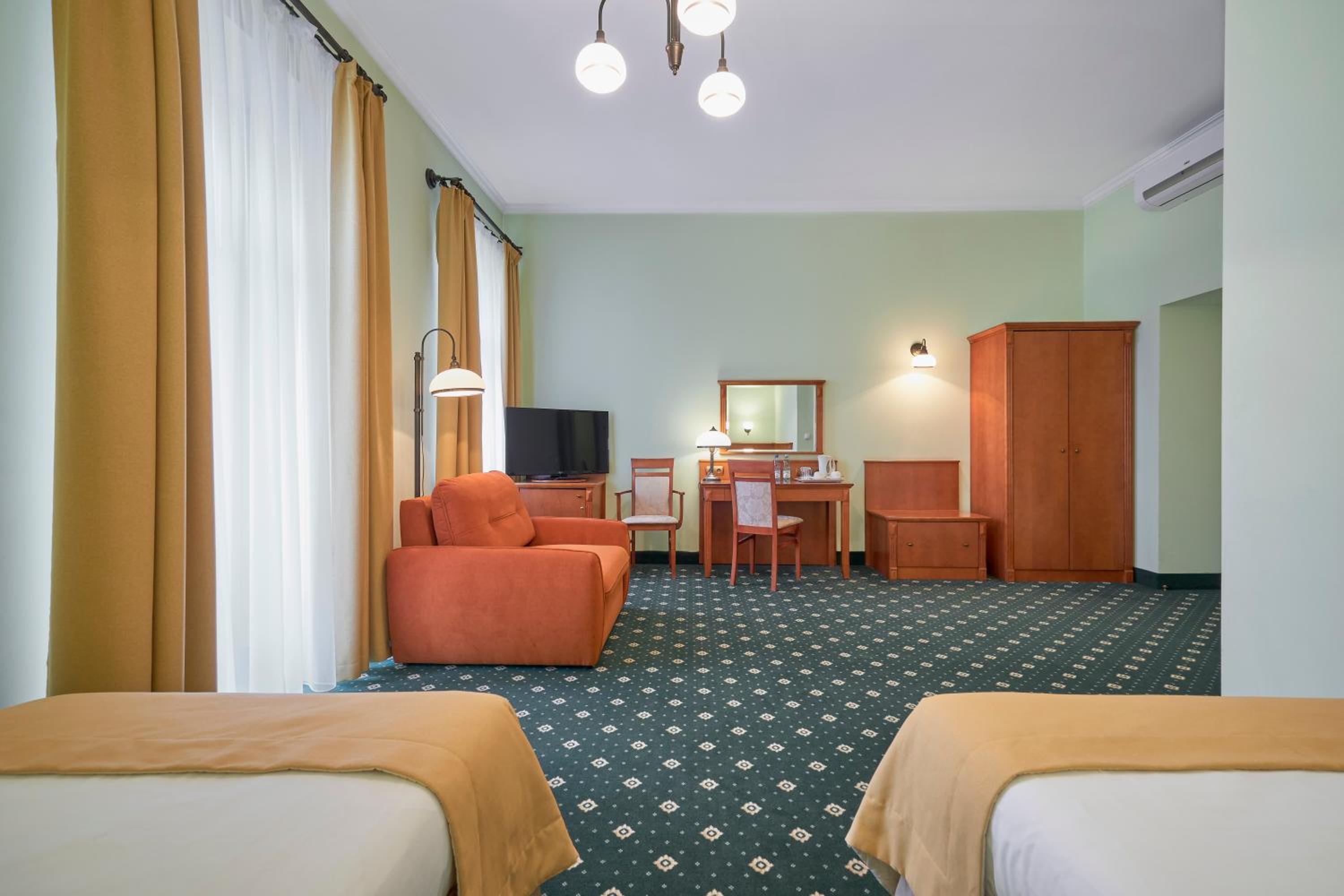 Premium Twin Room - Photo 1