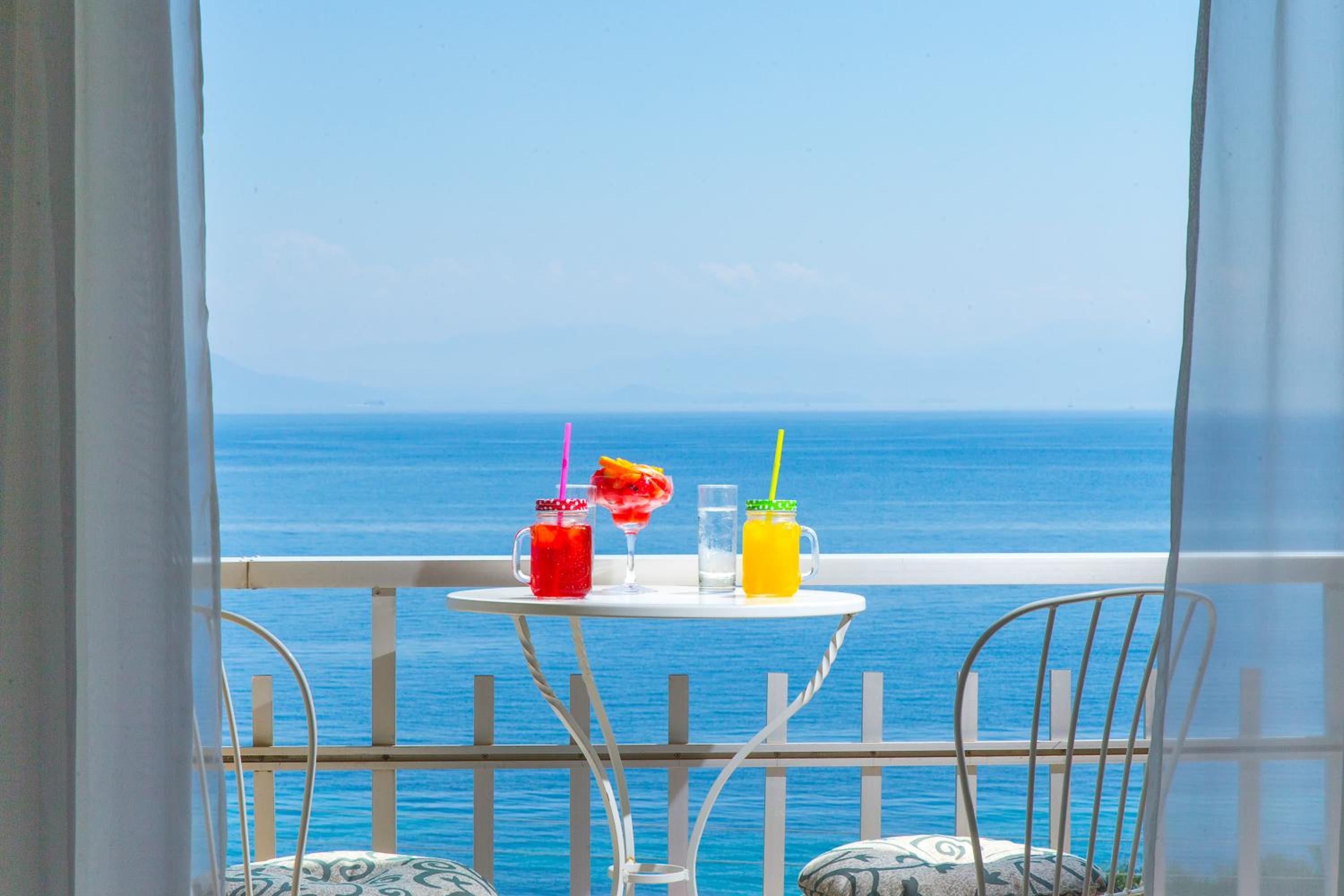 Double Room with Sea View - Photo 2