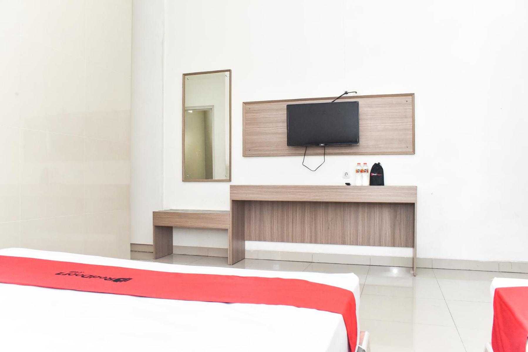 Deluxe Room - Photo 5