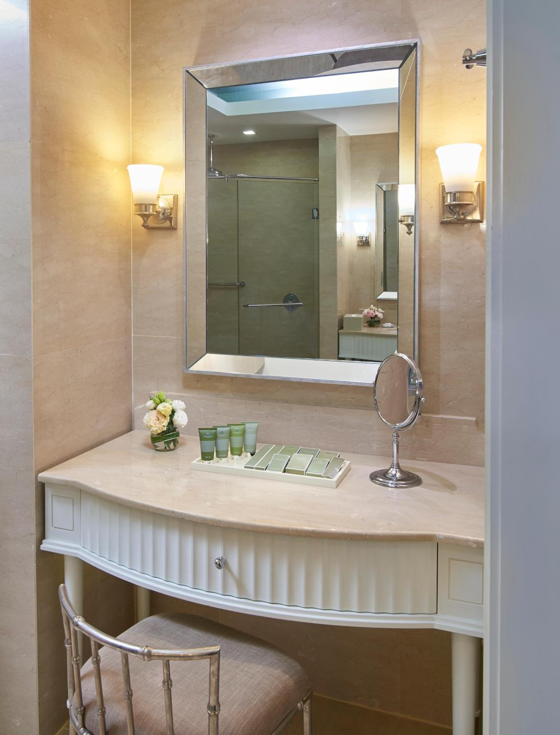 One-Bedroom Suite with Park View photo 3