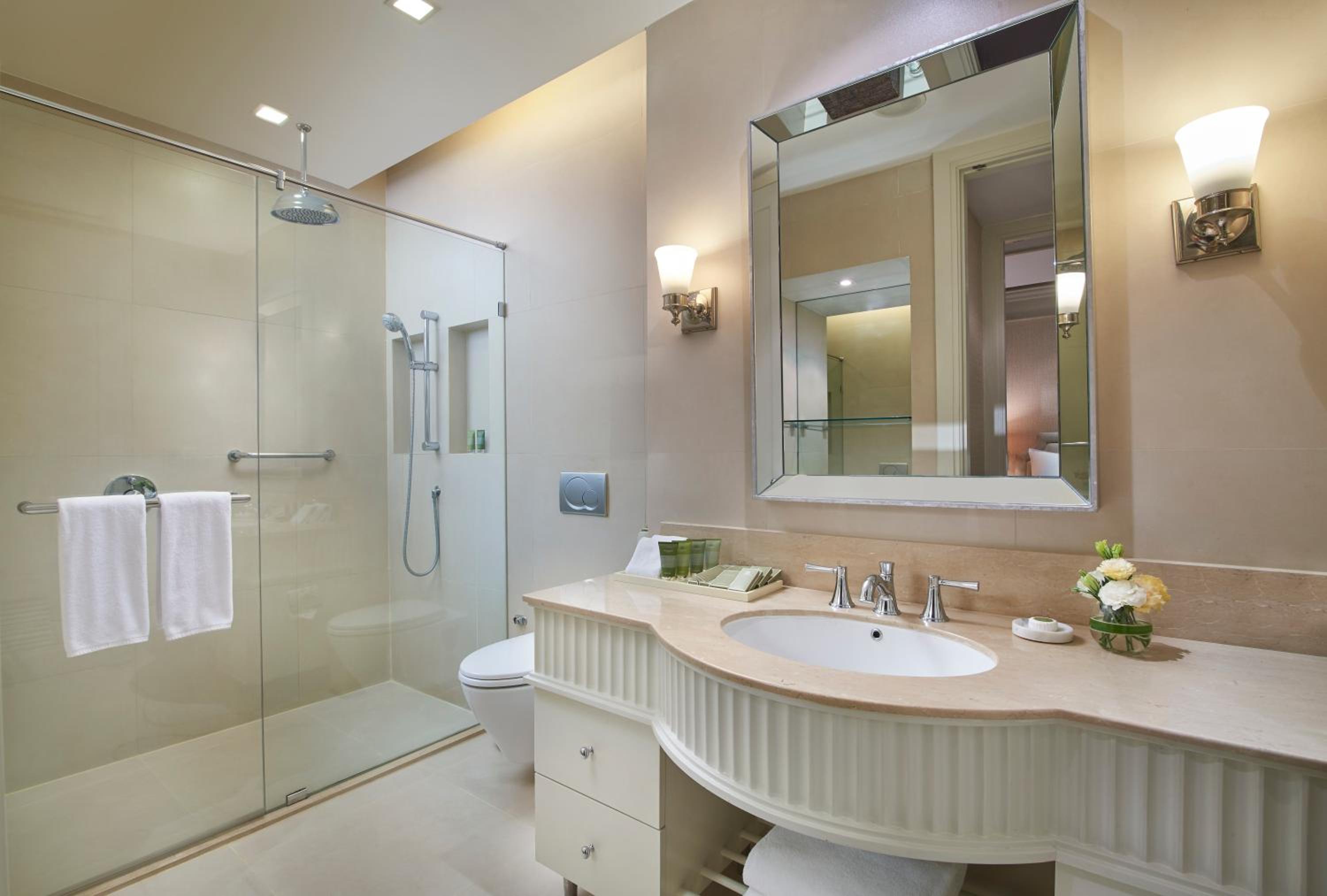 Two-Bedroom Suite King and Queen photo 3