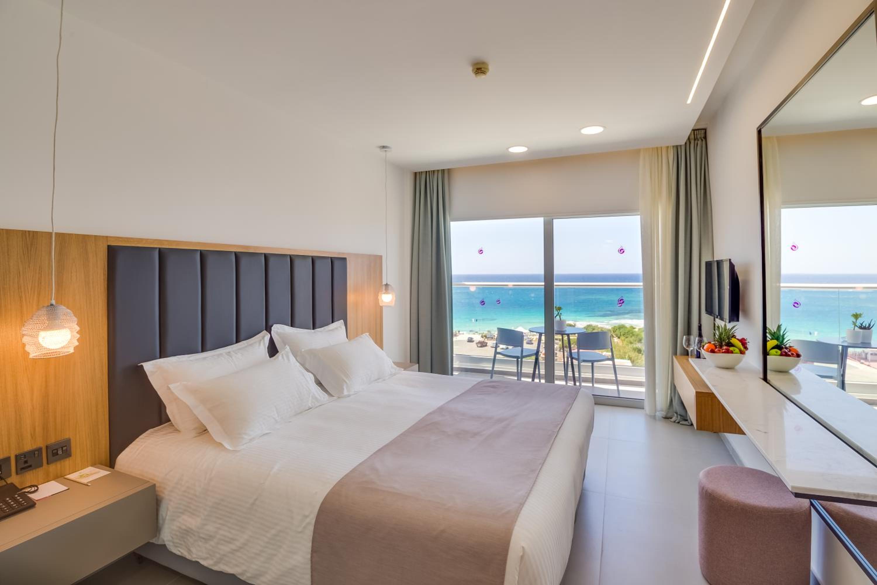 Double/Twin Room with Sea View - Photo 13