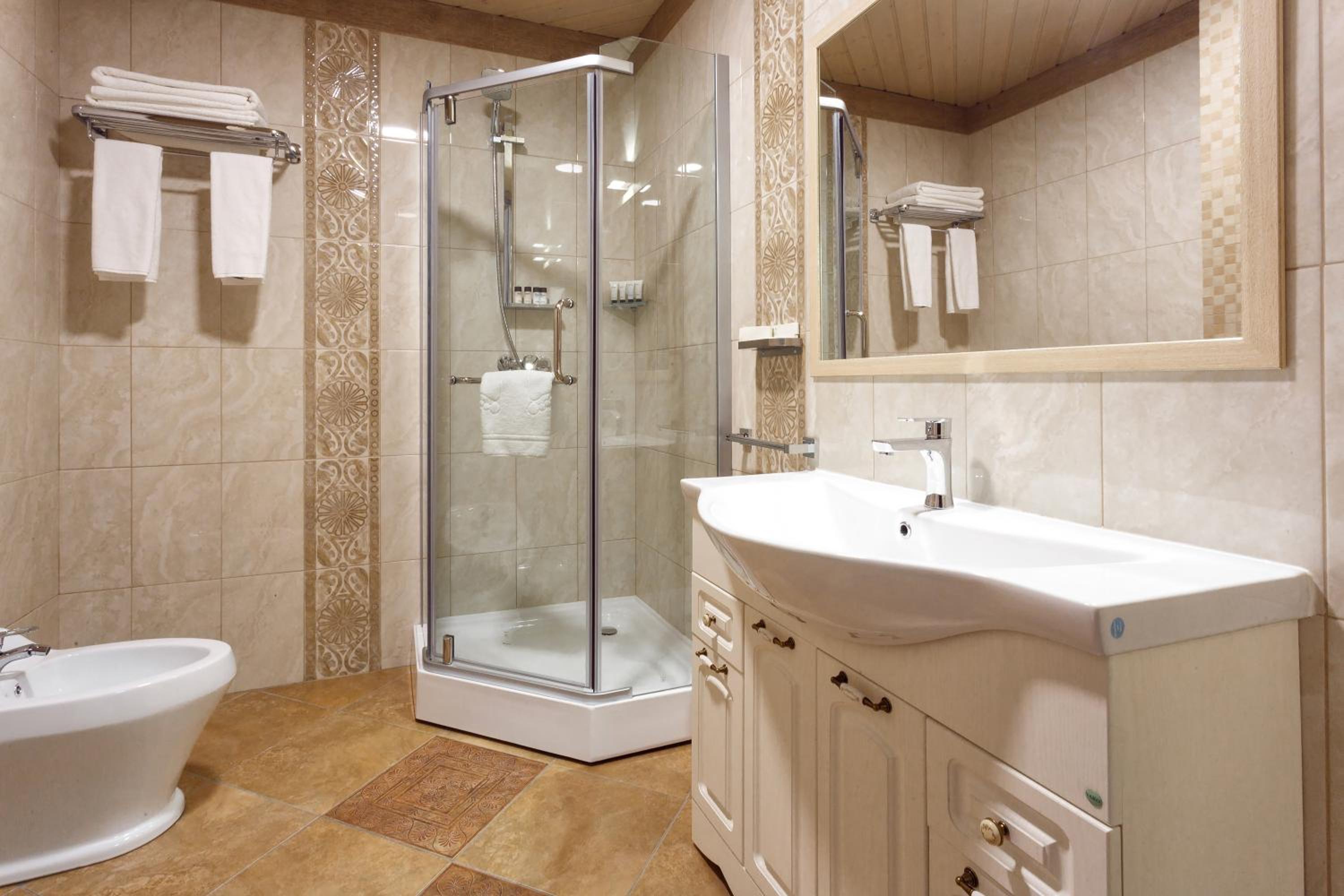 One-Bedroom Suite - Photo 2