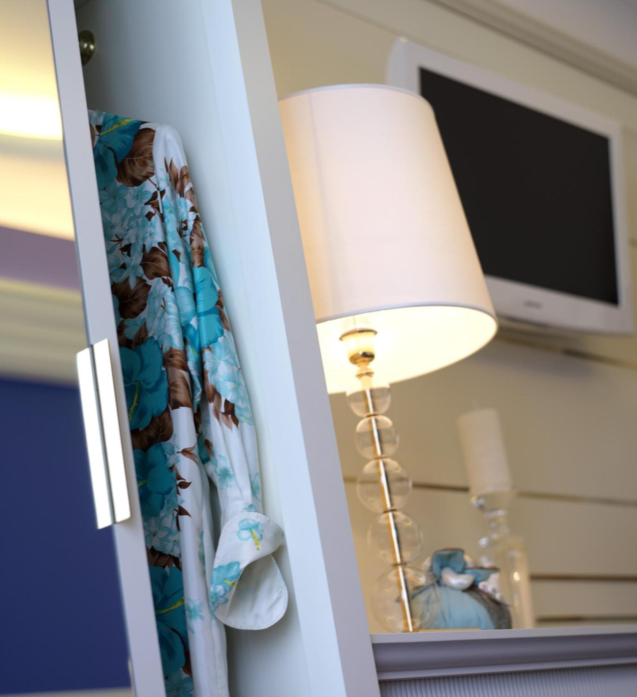 King Room with Sea View - Photo 10