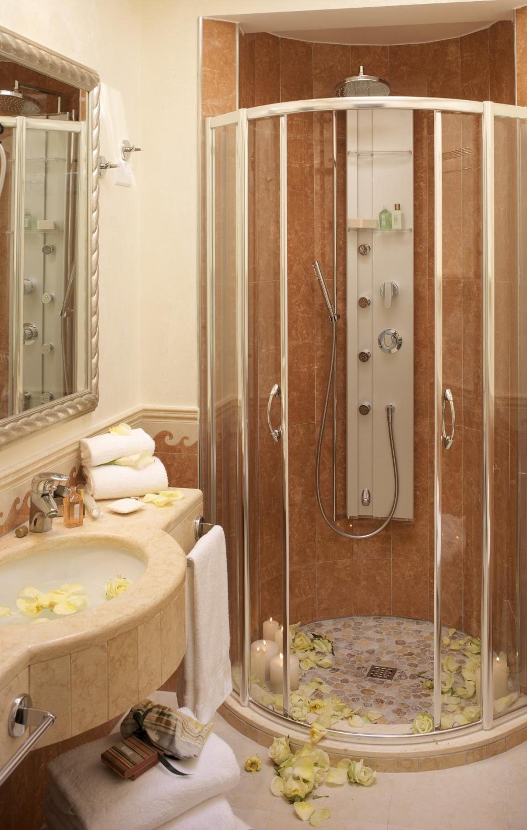 Deluxe Triple Room with Sea View - Photo 4