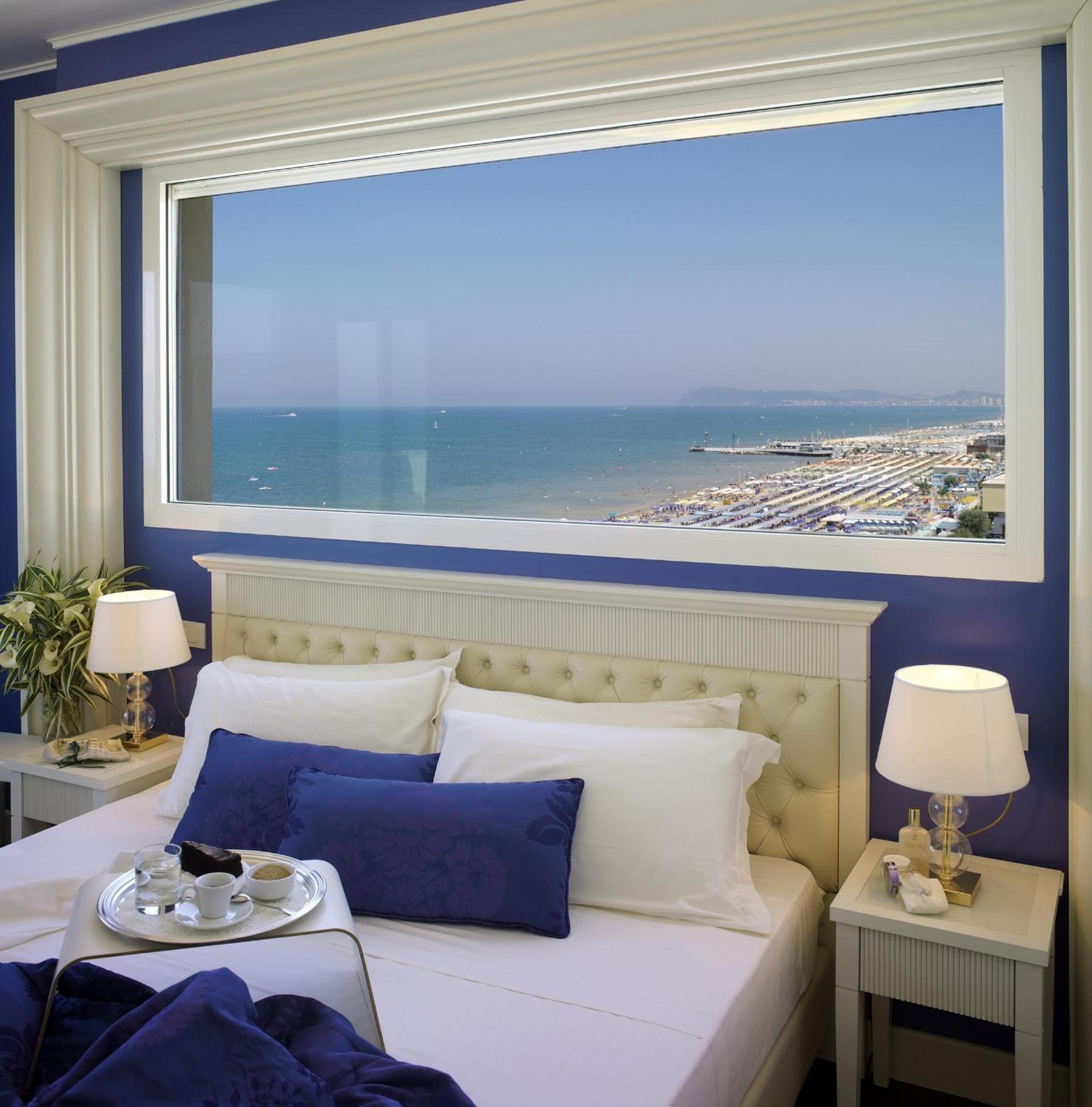King Room with Sea View - Photo 2