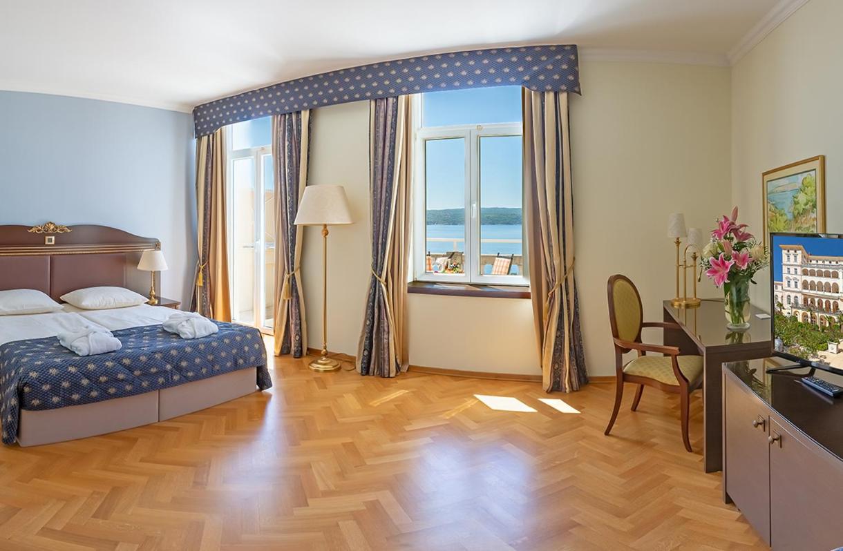 Double Room with Balcony and Sea View
