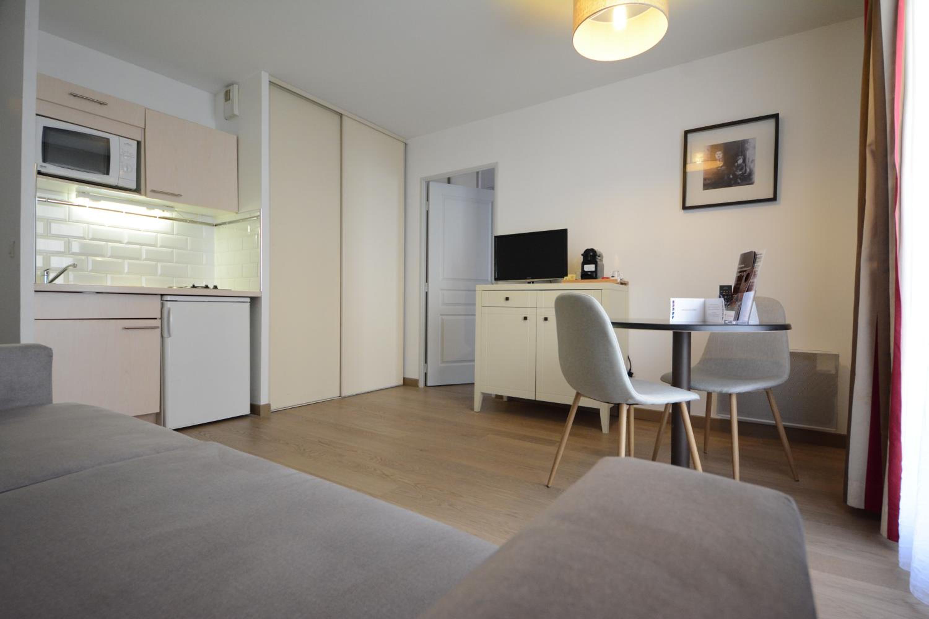 One-Bedroom Apartment (4 Adults) - Photo 5