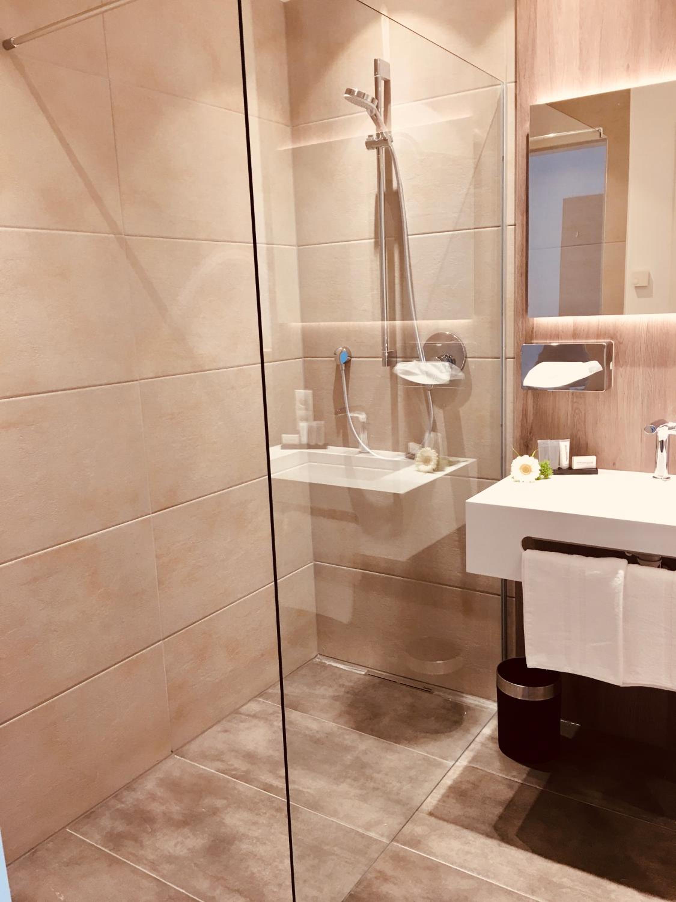 Double Room - Photo 8