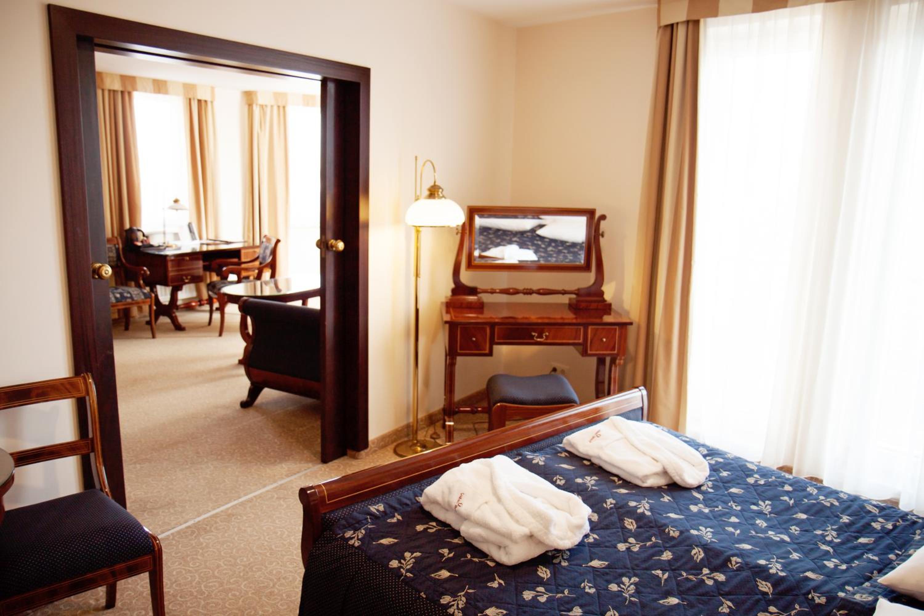 One-Bedroom Apartment - Photo 1