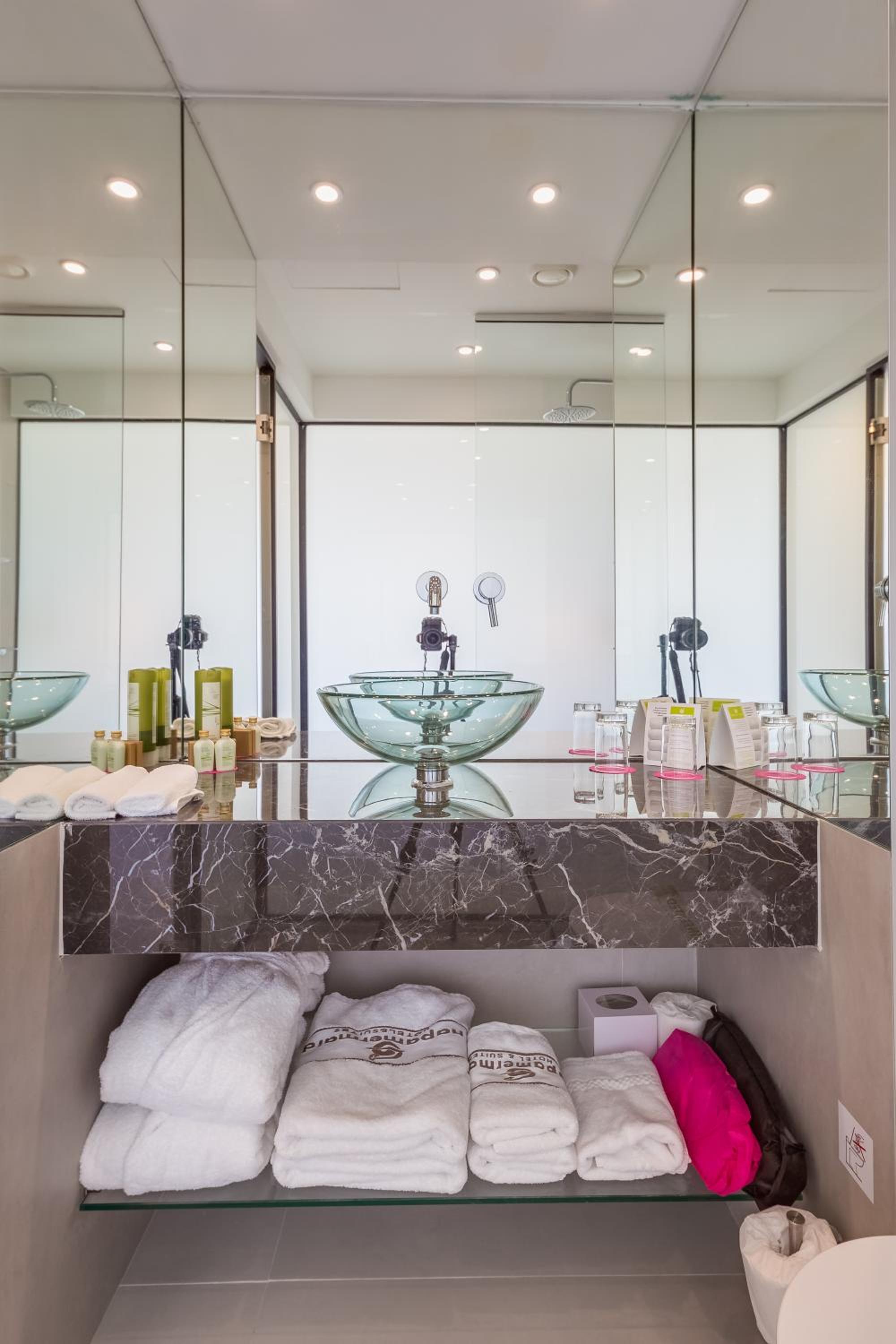 Double/Twin Room with Sea View - Photo 12