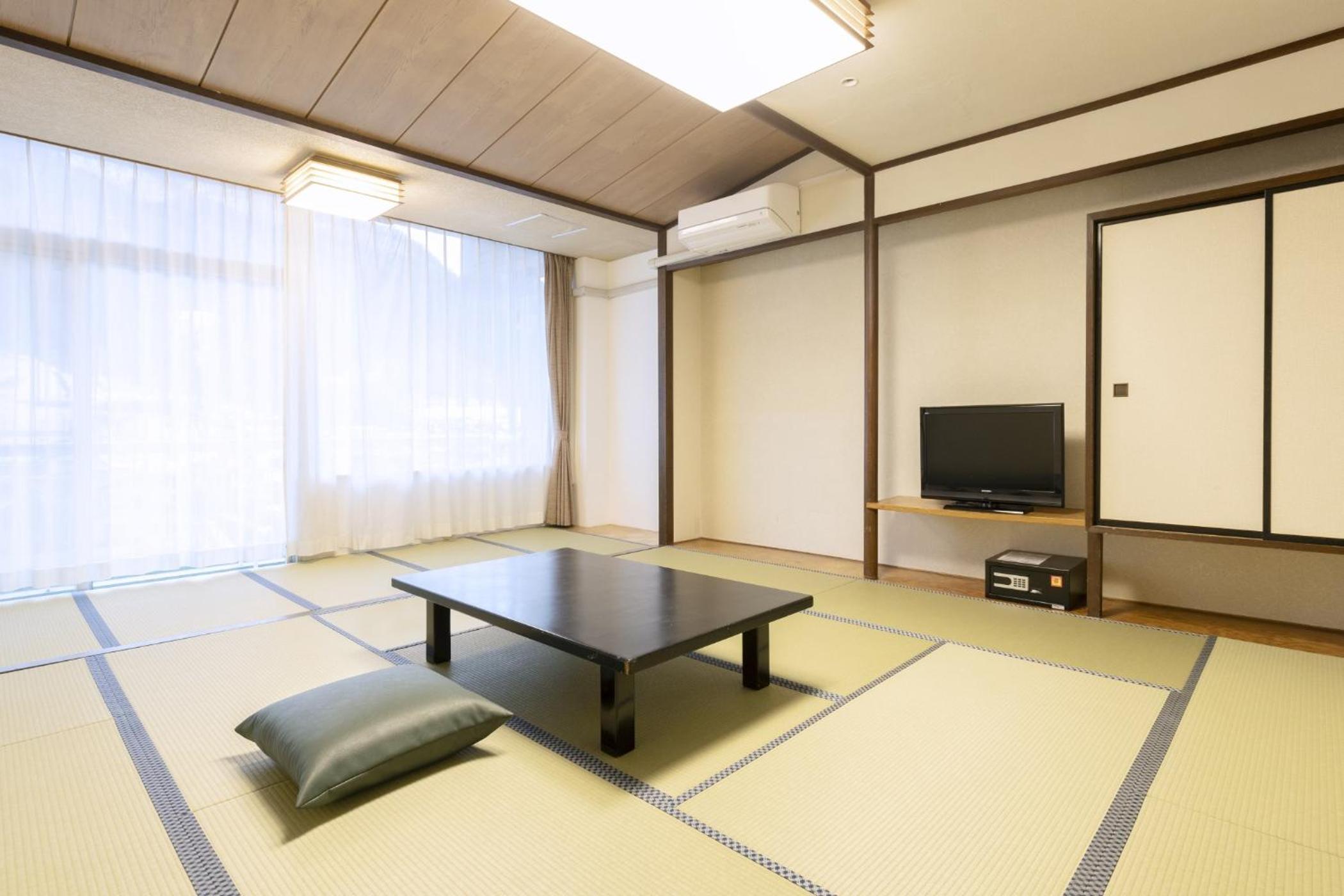 Standard Japanese-Style-Room holds 8 people - Indoor Bath - Non-Smoking