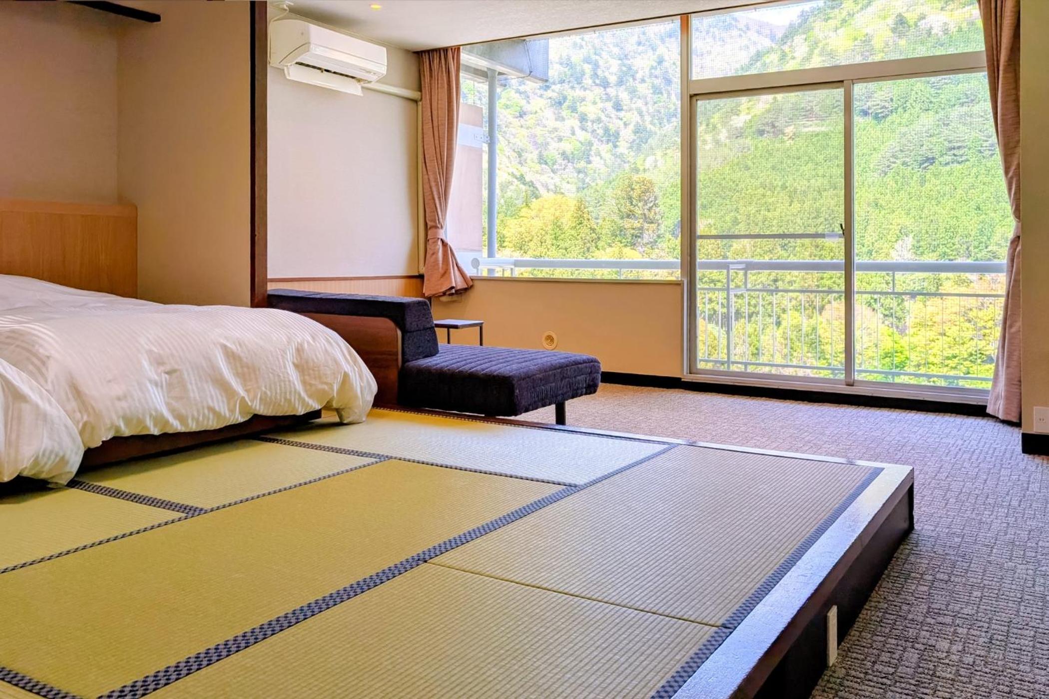 Standard Japanese-Style Twin Beds Room holds 4 people- Shower Only - Non-Smoking