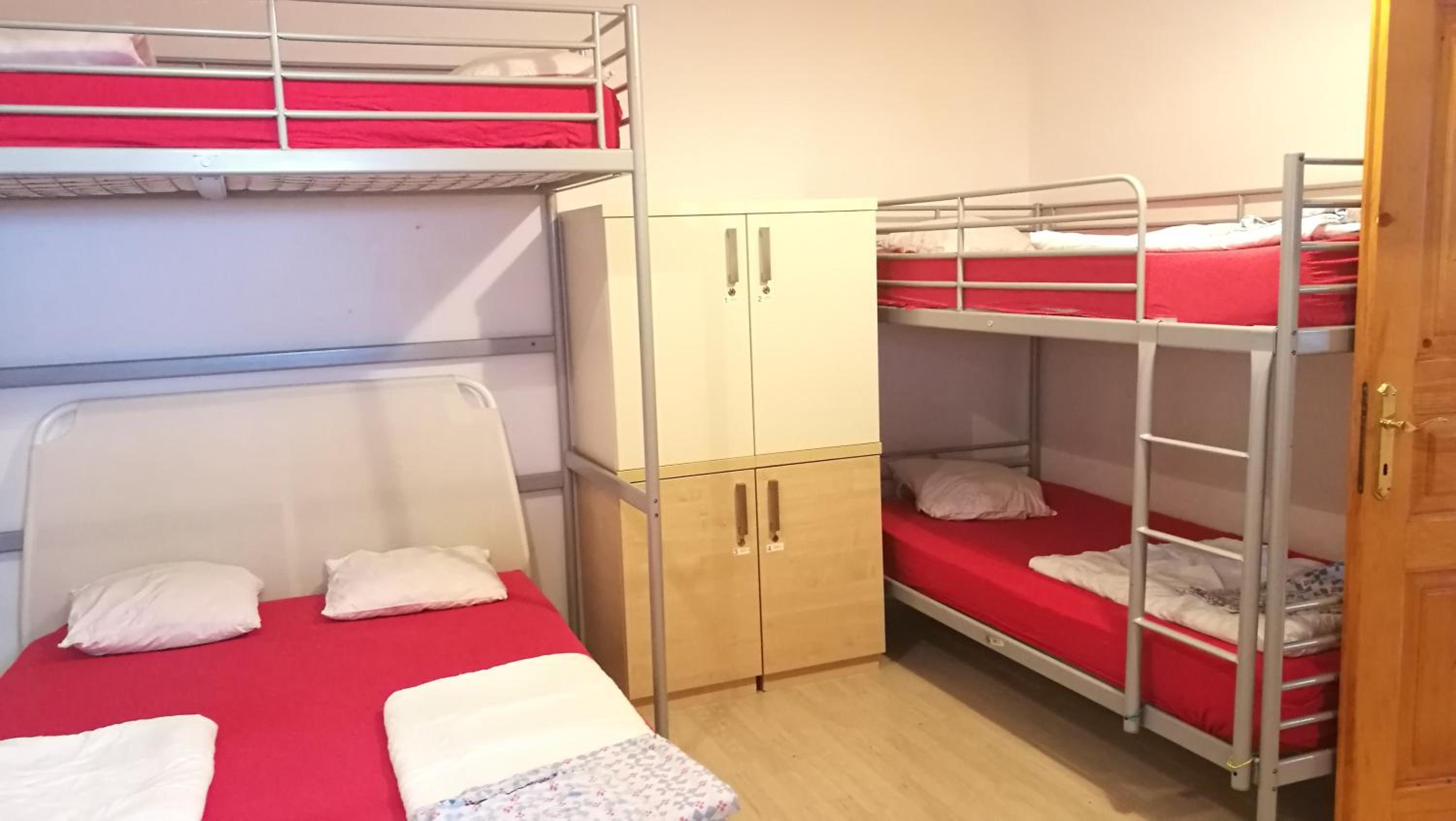 Single Bed in 5-Bed Dormitory Room photo 2