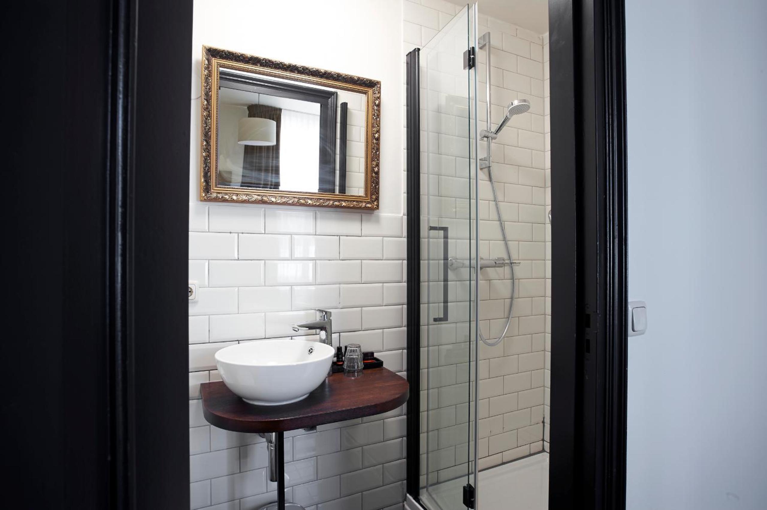Standard Double Room with Shower photo 3