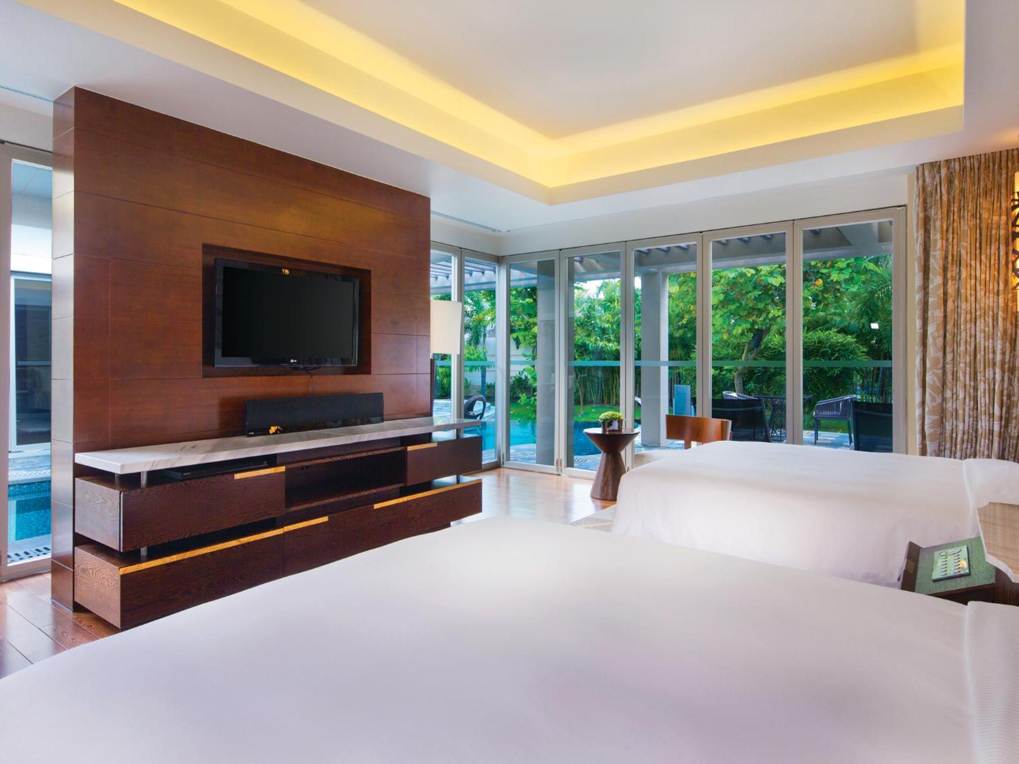 Three-Bedroom Villa with Priate Pool 