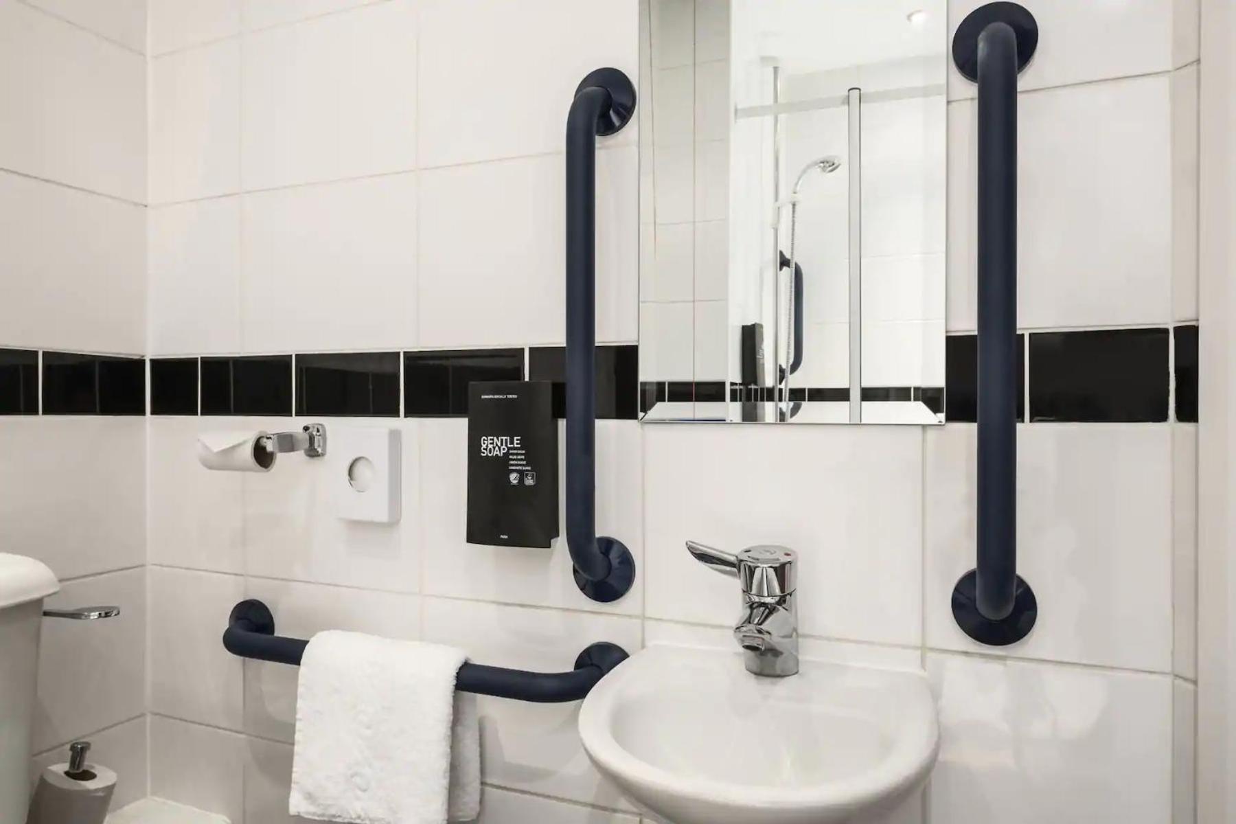 Double Room - Disability Access photo 2
