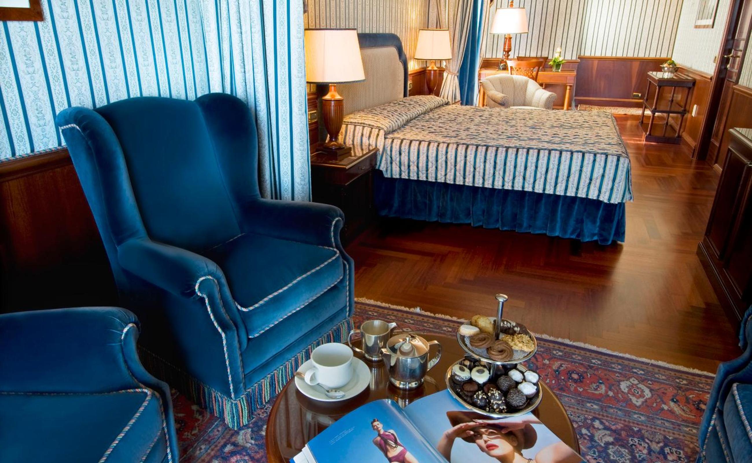 Junior Suite with Lake View - Photo 26