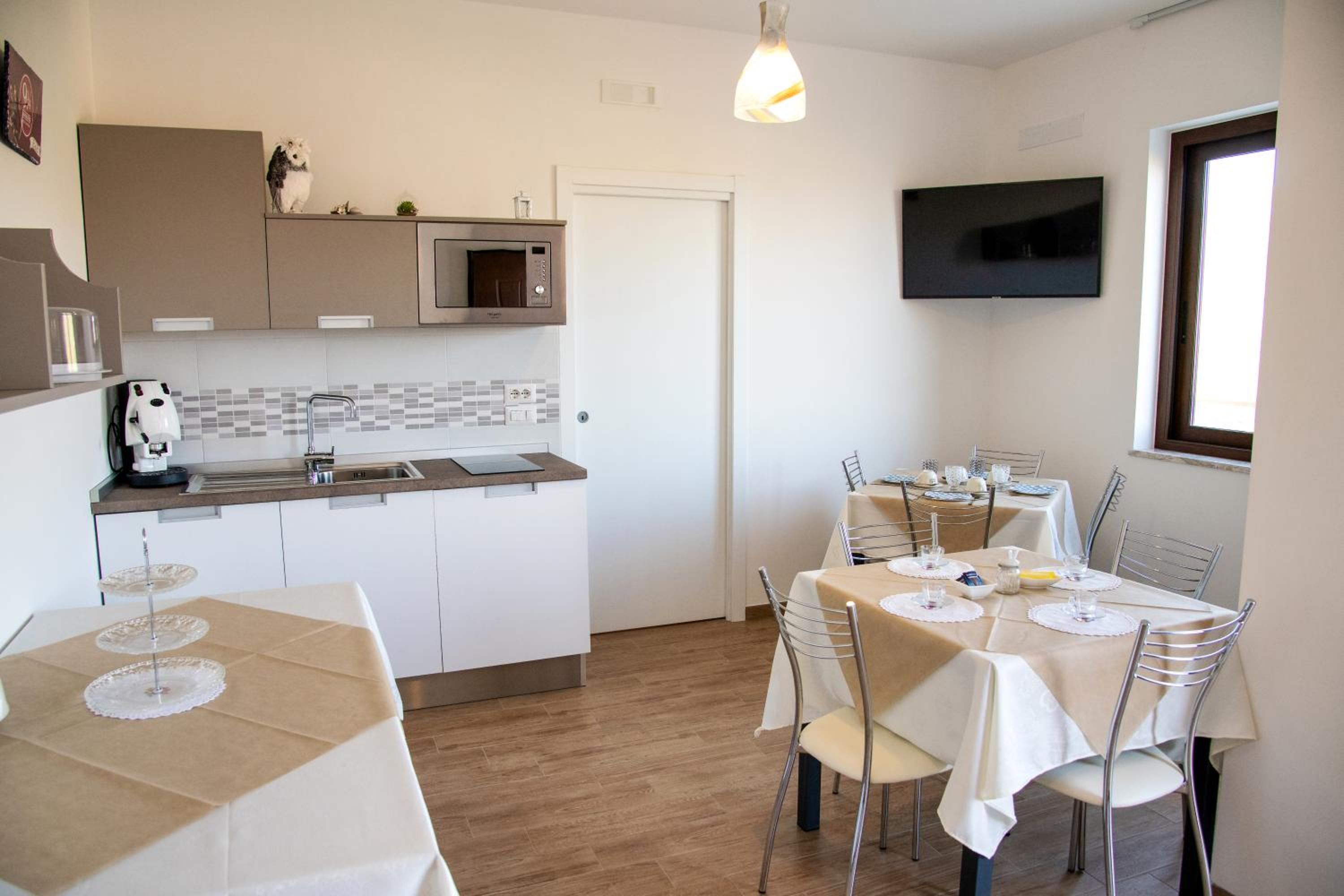 Double Room with Private Bathroom - Photo 2
