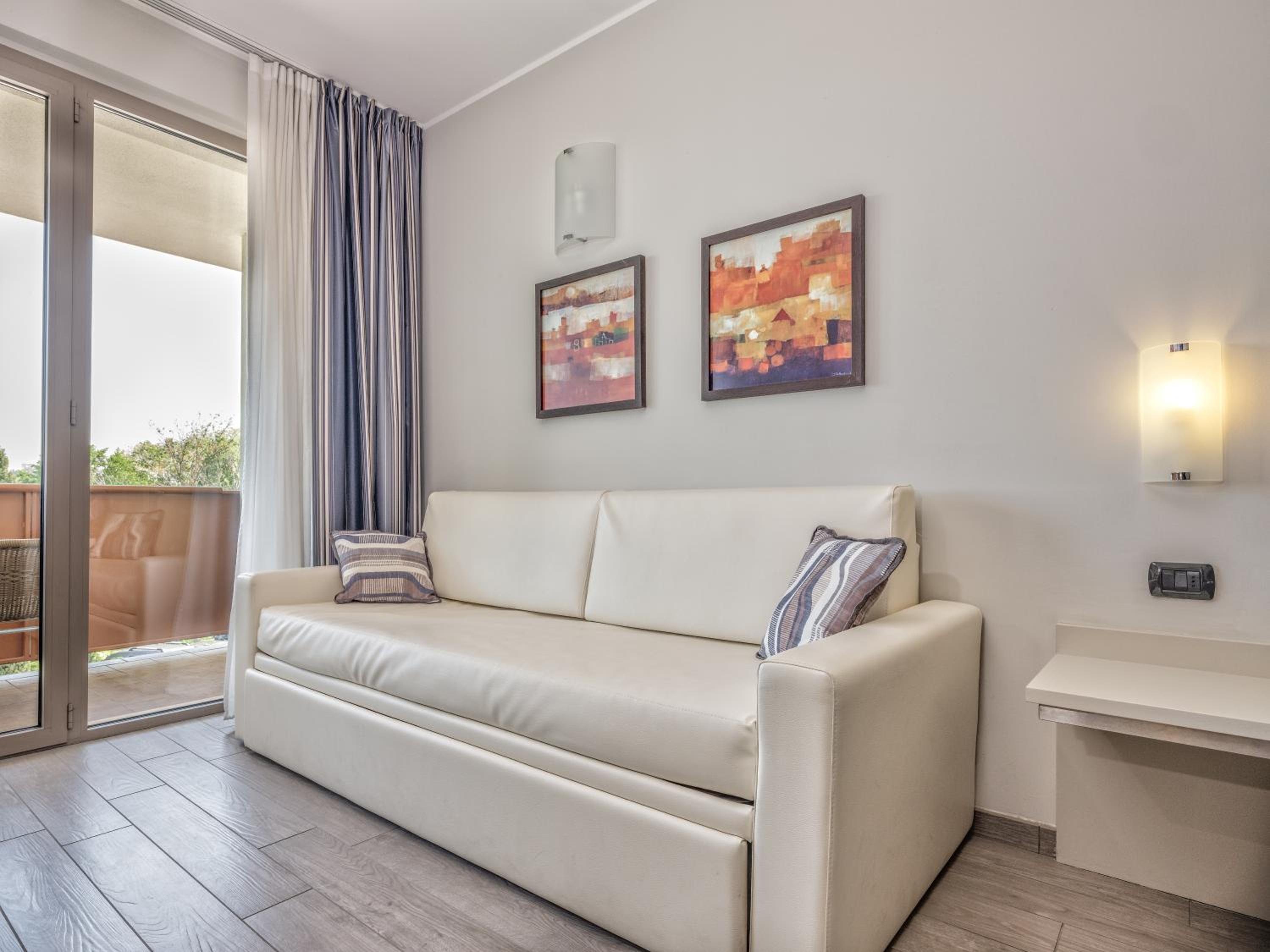 Double or Twin Room with Balcony - Photo 4