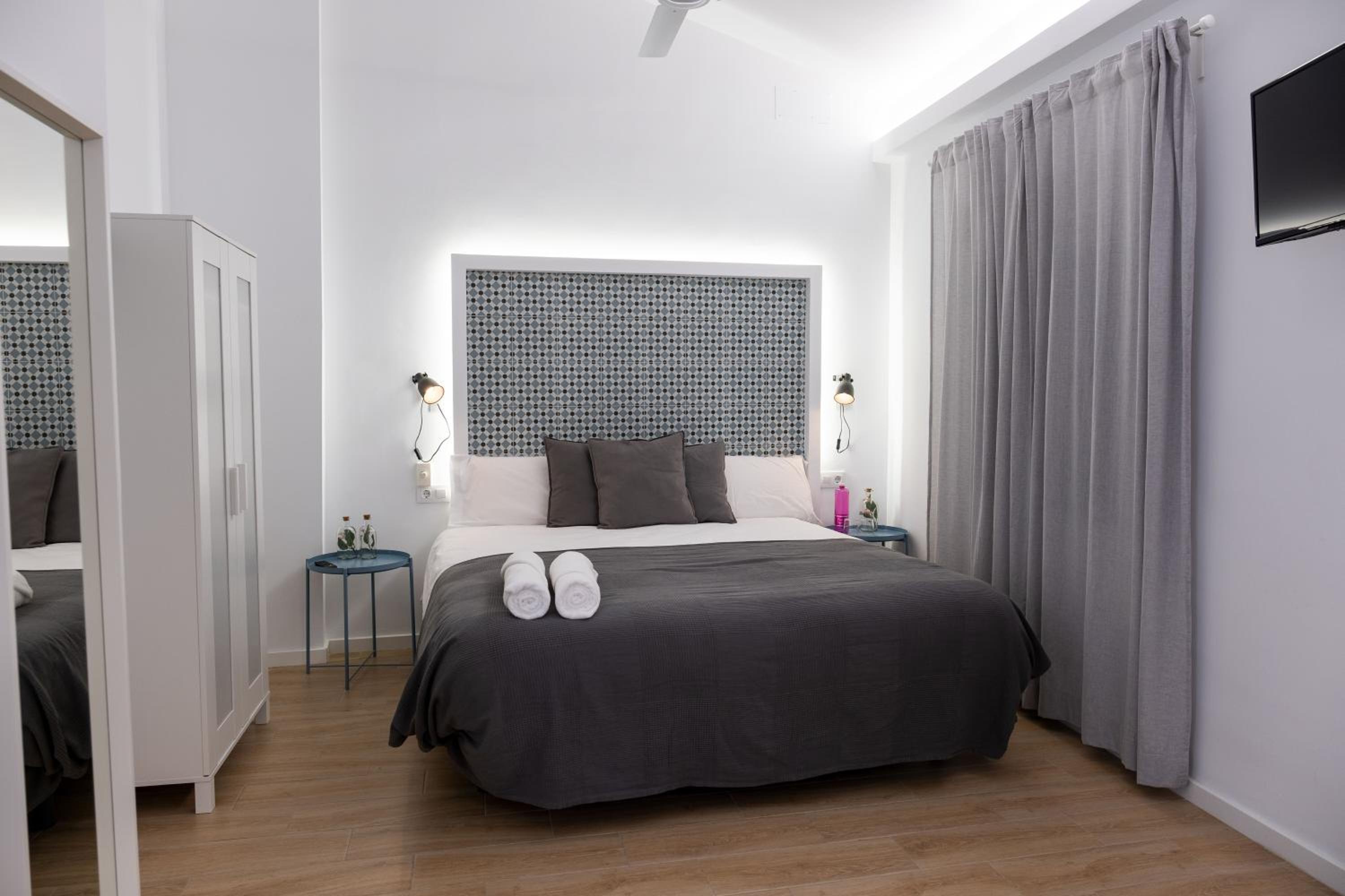 Deluxe Room - Photo 3