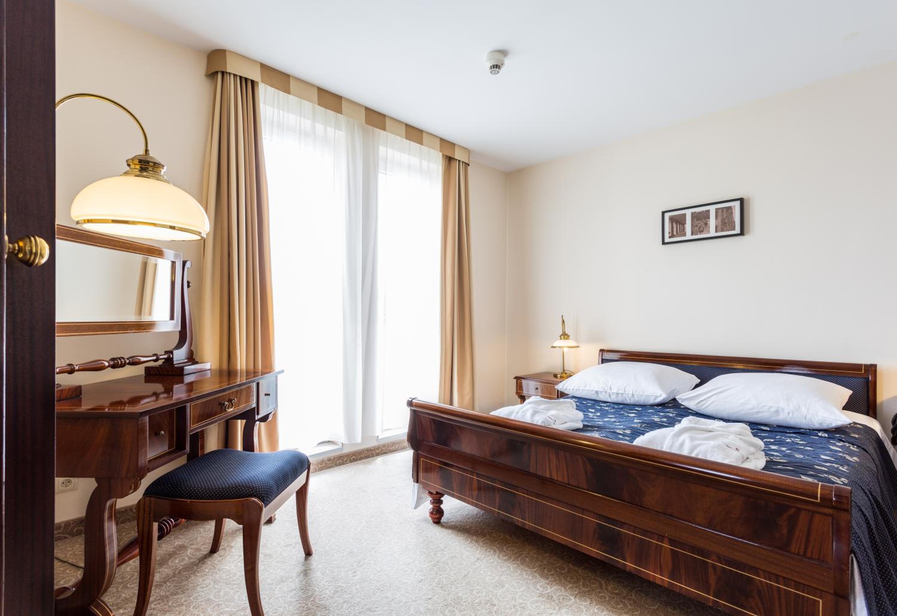 One-Bedroom Apartment - Photo 3