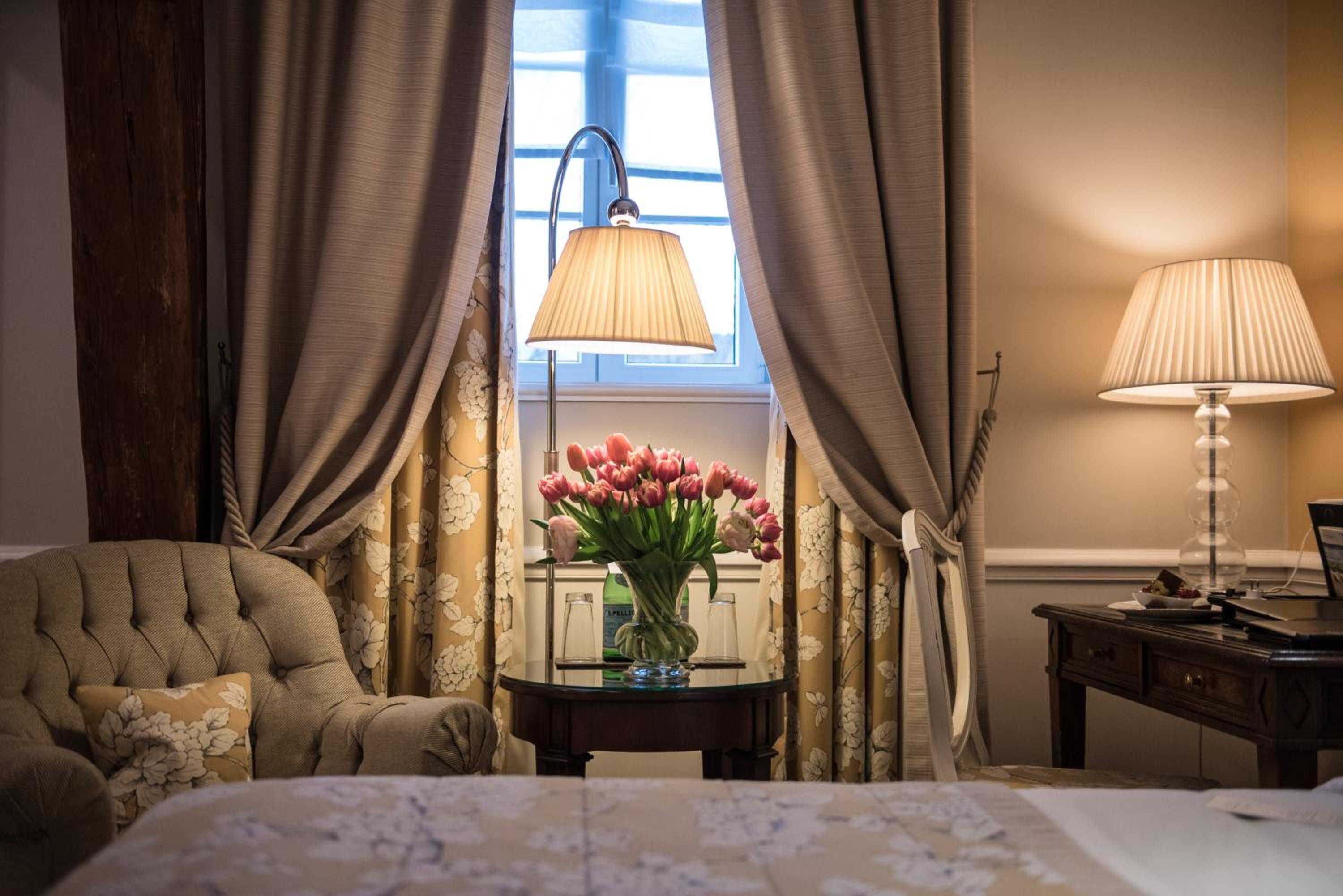 Junior Suite with City View - Photo 3