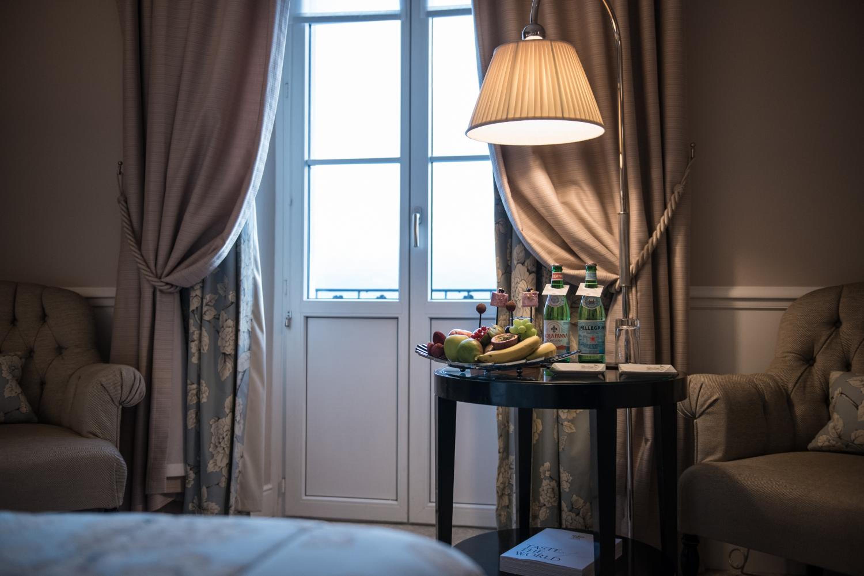 Deluxe Room with Lake View - Photo 4