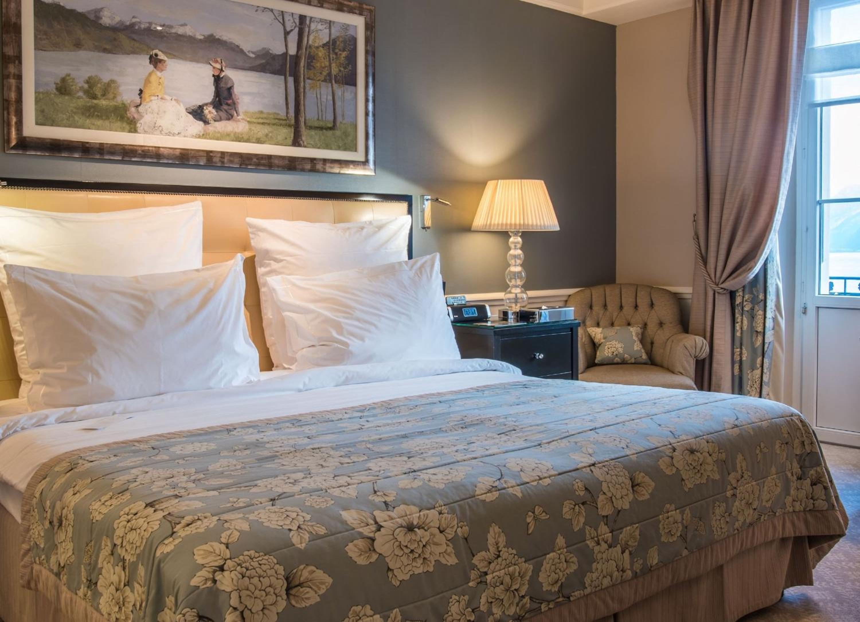 Superior Room with Lake View - Photo 1