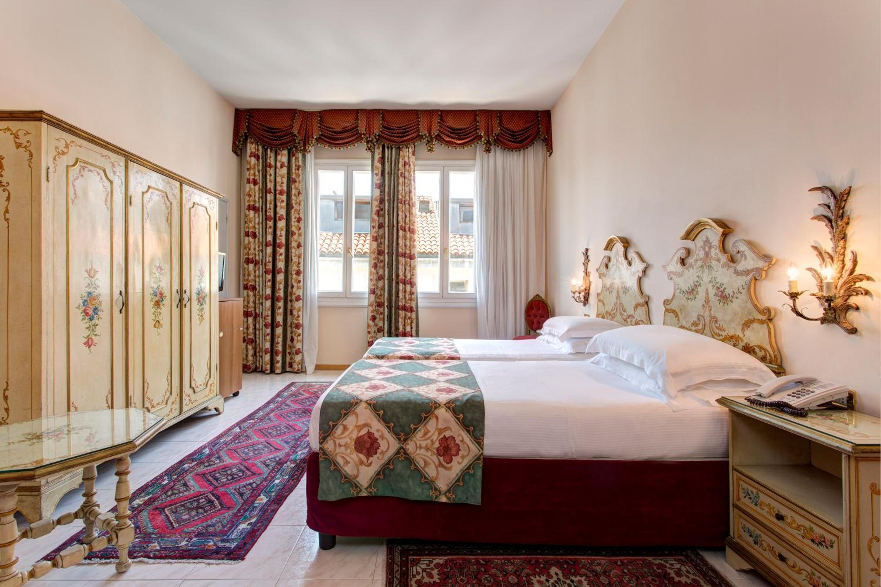 Classic Double or Twin Room thumbnail 6