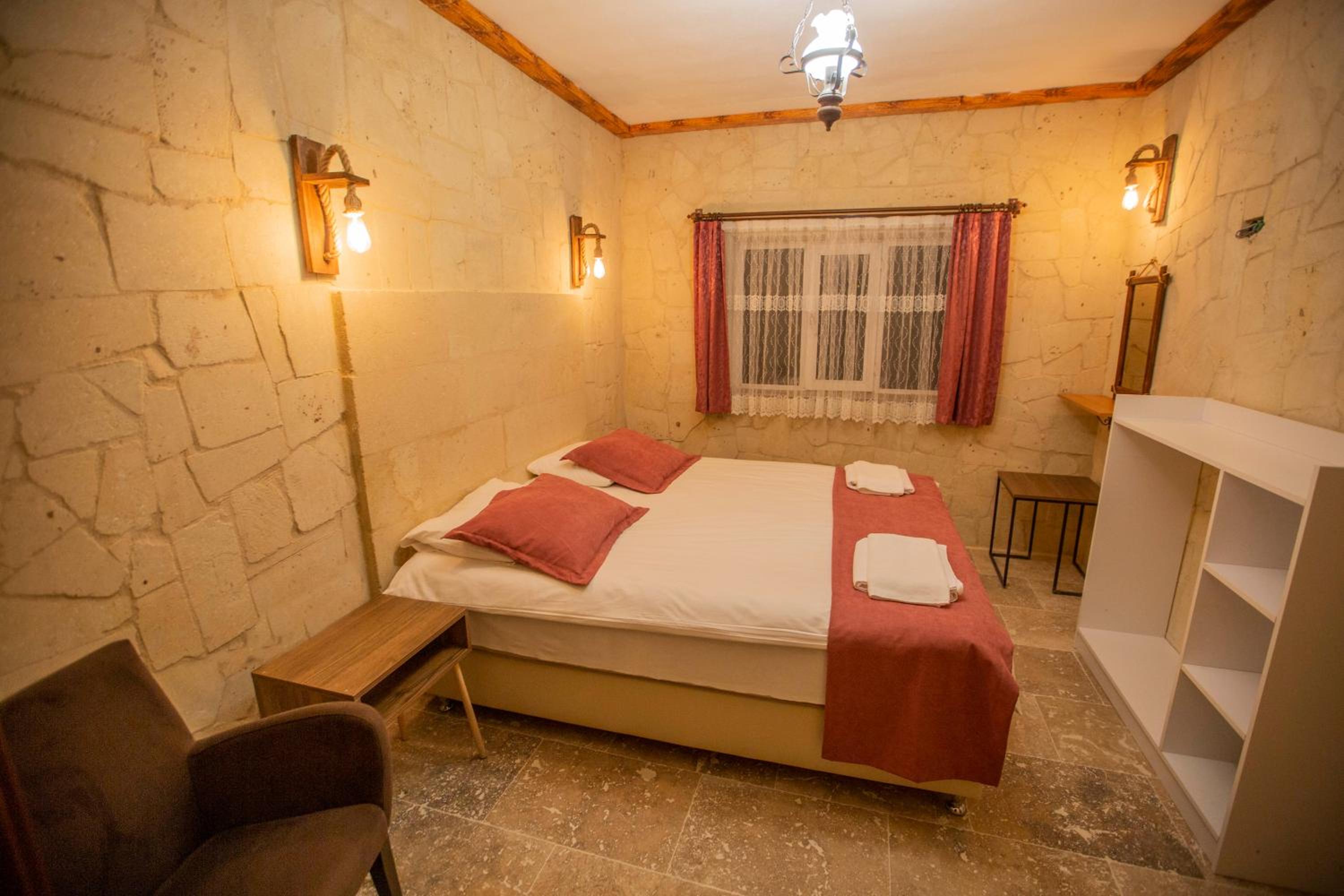 Standard Double Room - Photo 7
