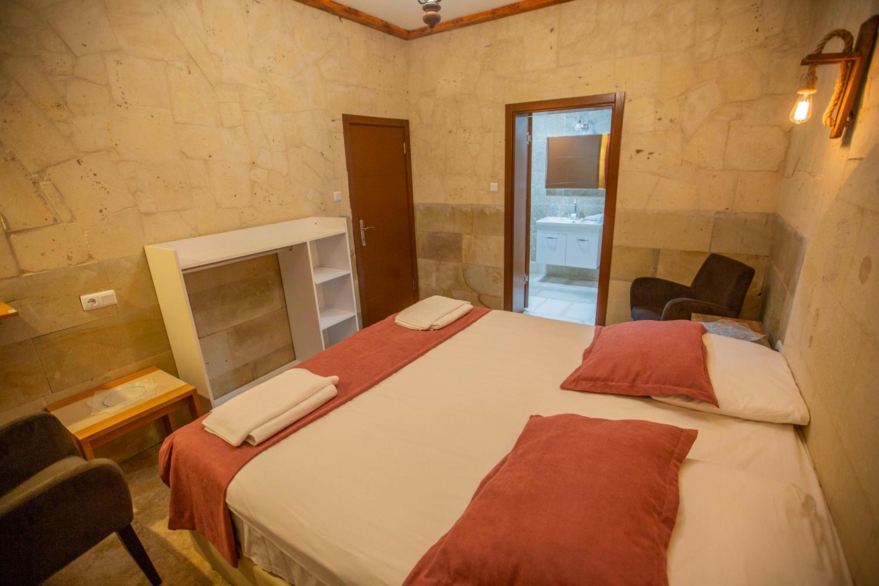 Standard Double Room - Photo 6