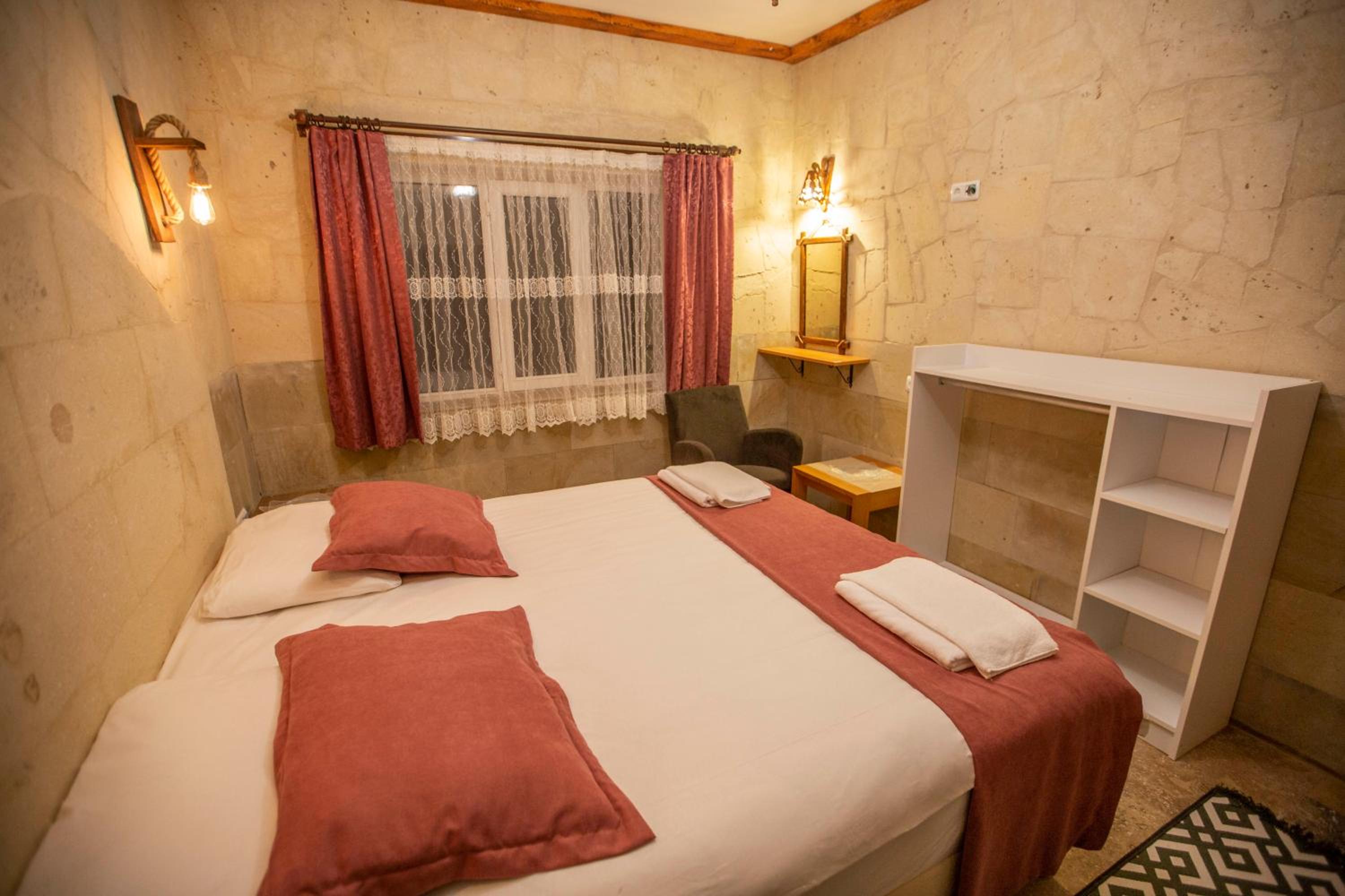 Standard Double Room - Photo 5