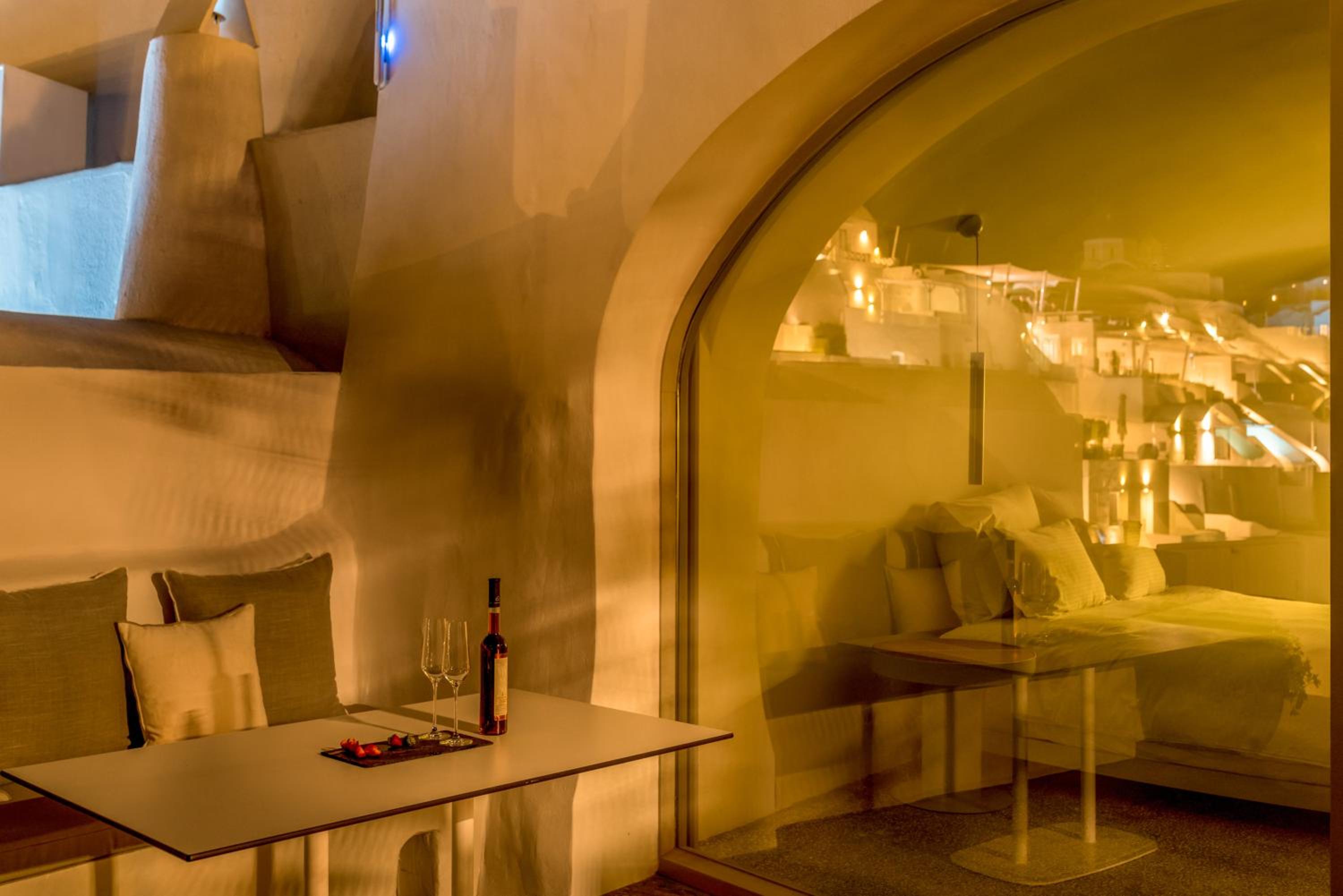 Majestic Suite with private outdoor heated plunge pool and Caldera view - Photo 8