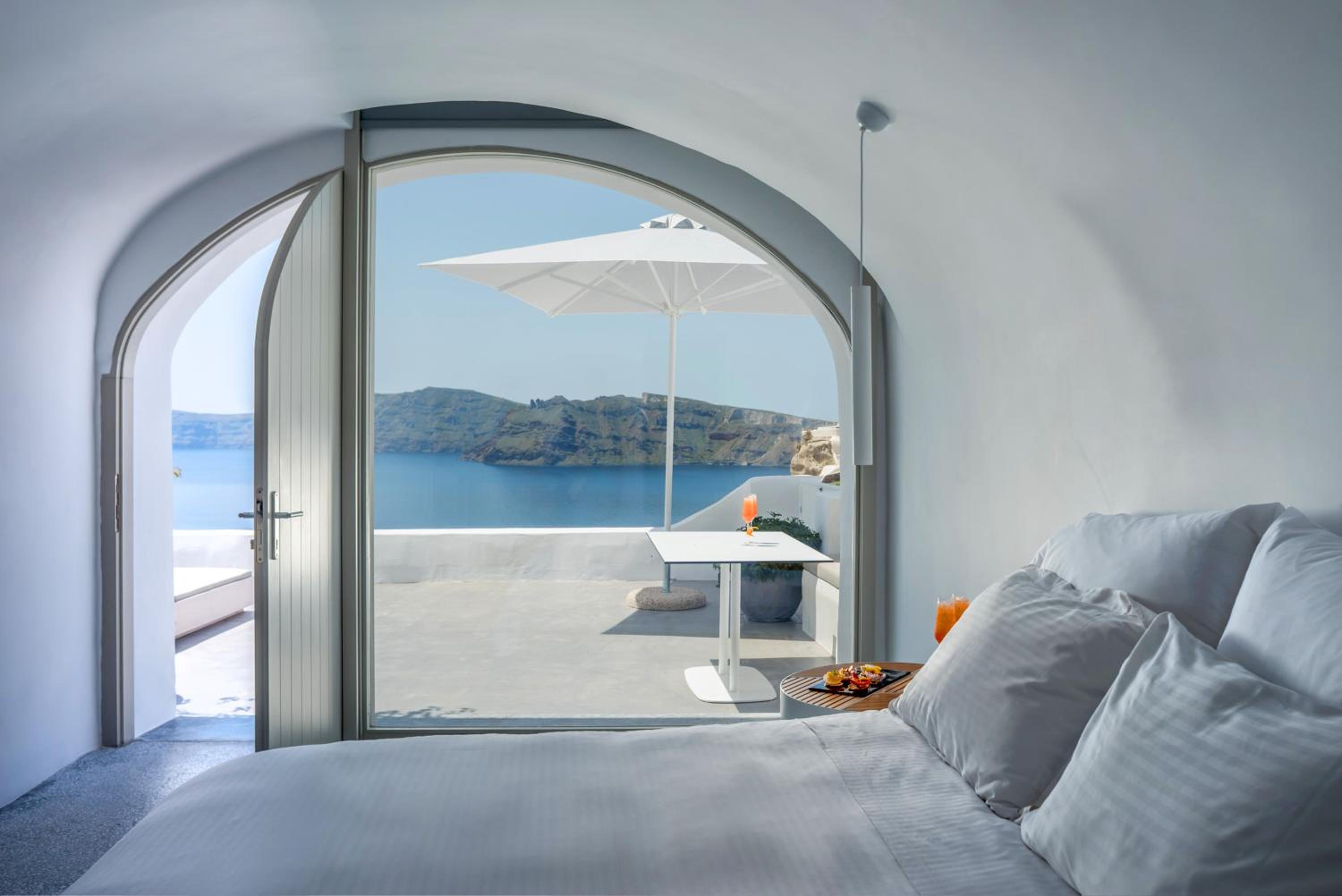 Majestic Suite with private outdoor heated plunge pool and Caldera view - Photo 11