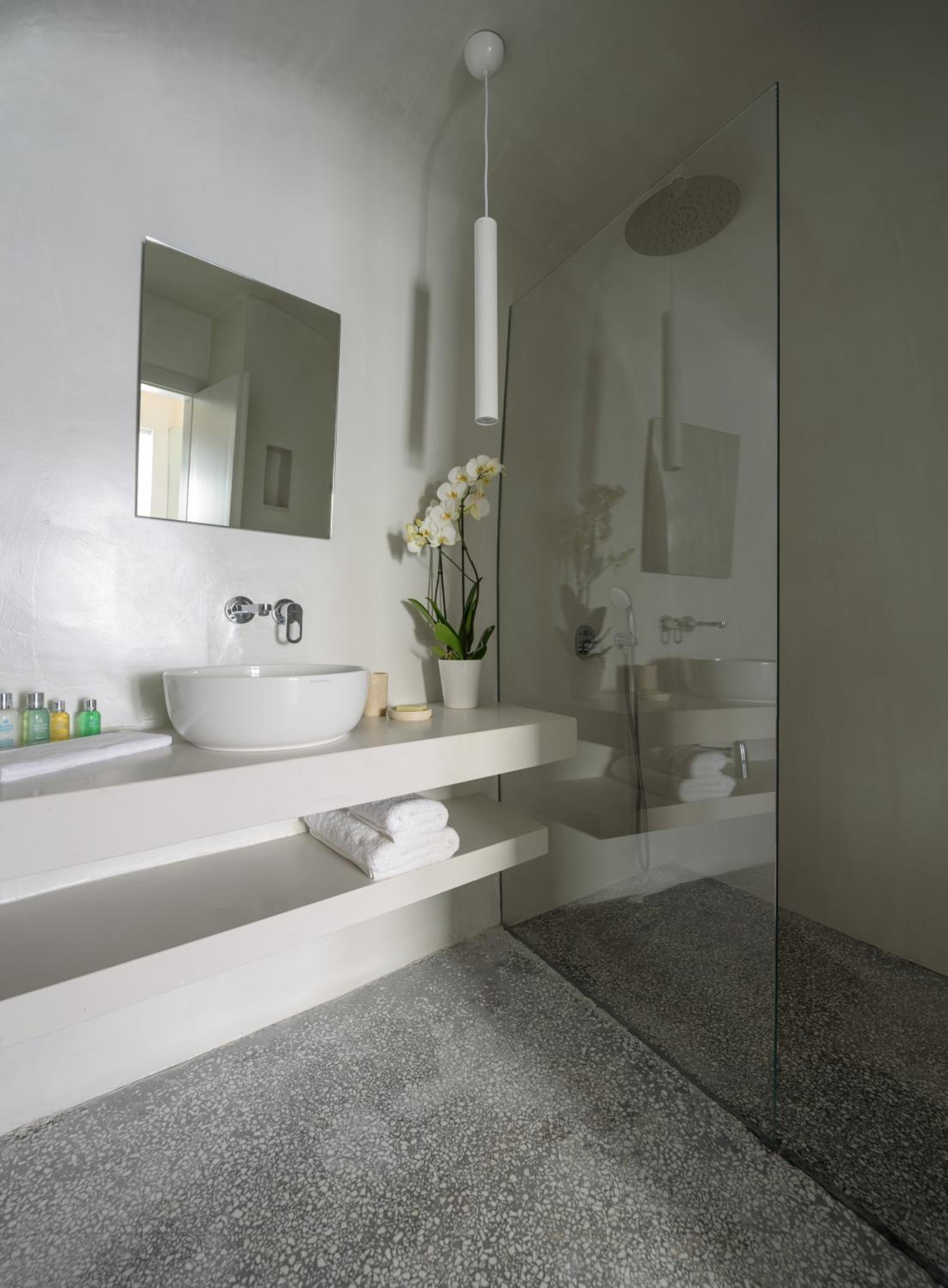 Majestic Suite with private outdoor heated plunge pool and Caldera view - Photo 12